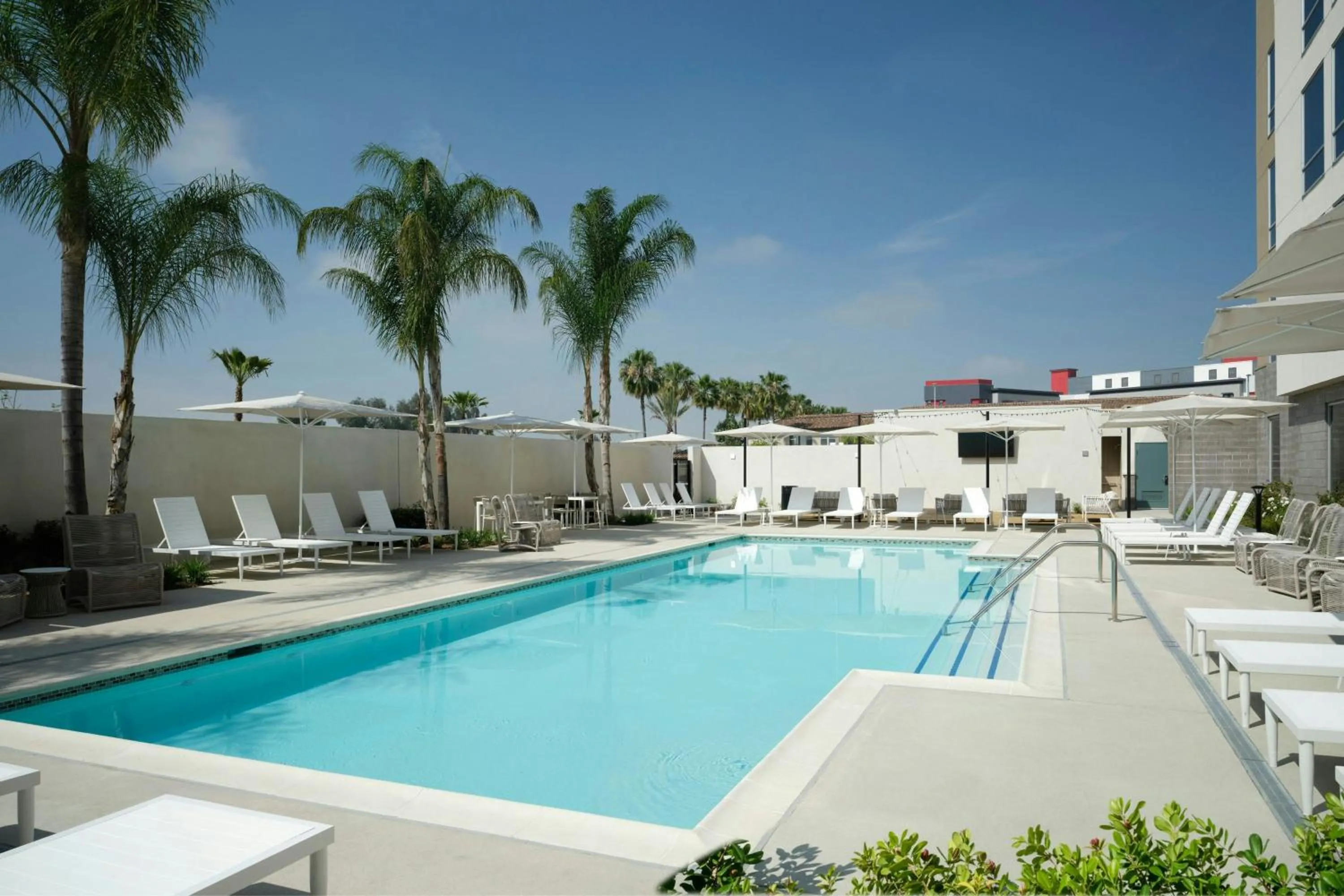 Swimming pool in SpringHill Suites by Marriott Ventura Oxnard