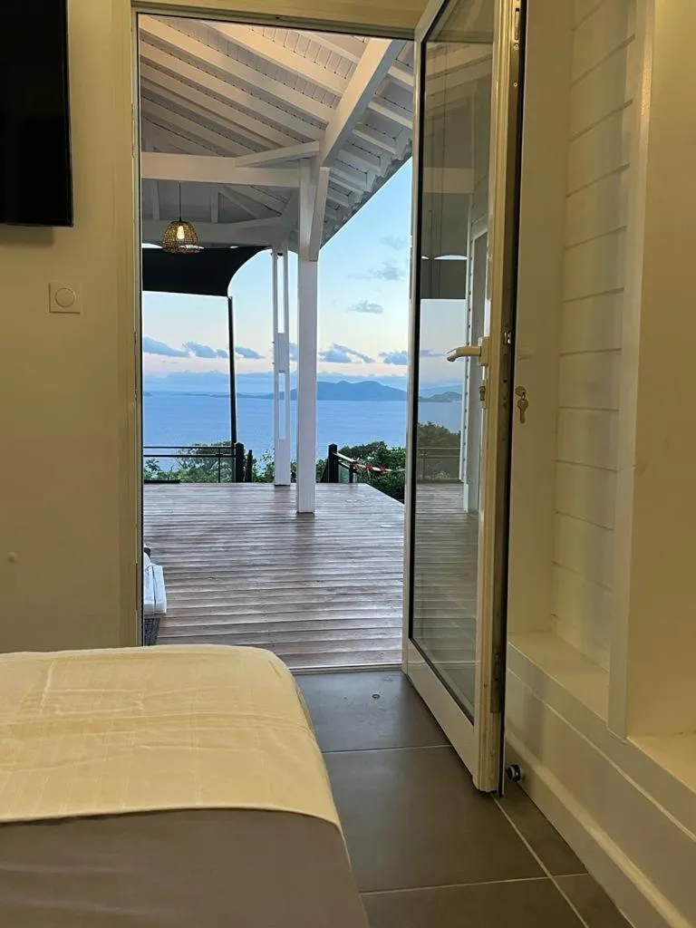 Bed in Villa Cajou chambres d'hôtes chez l'habitant et Zanzibar cottage