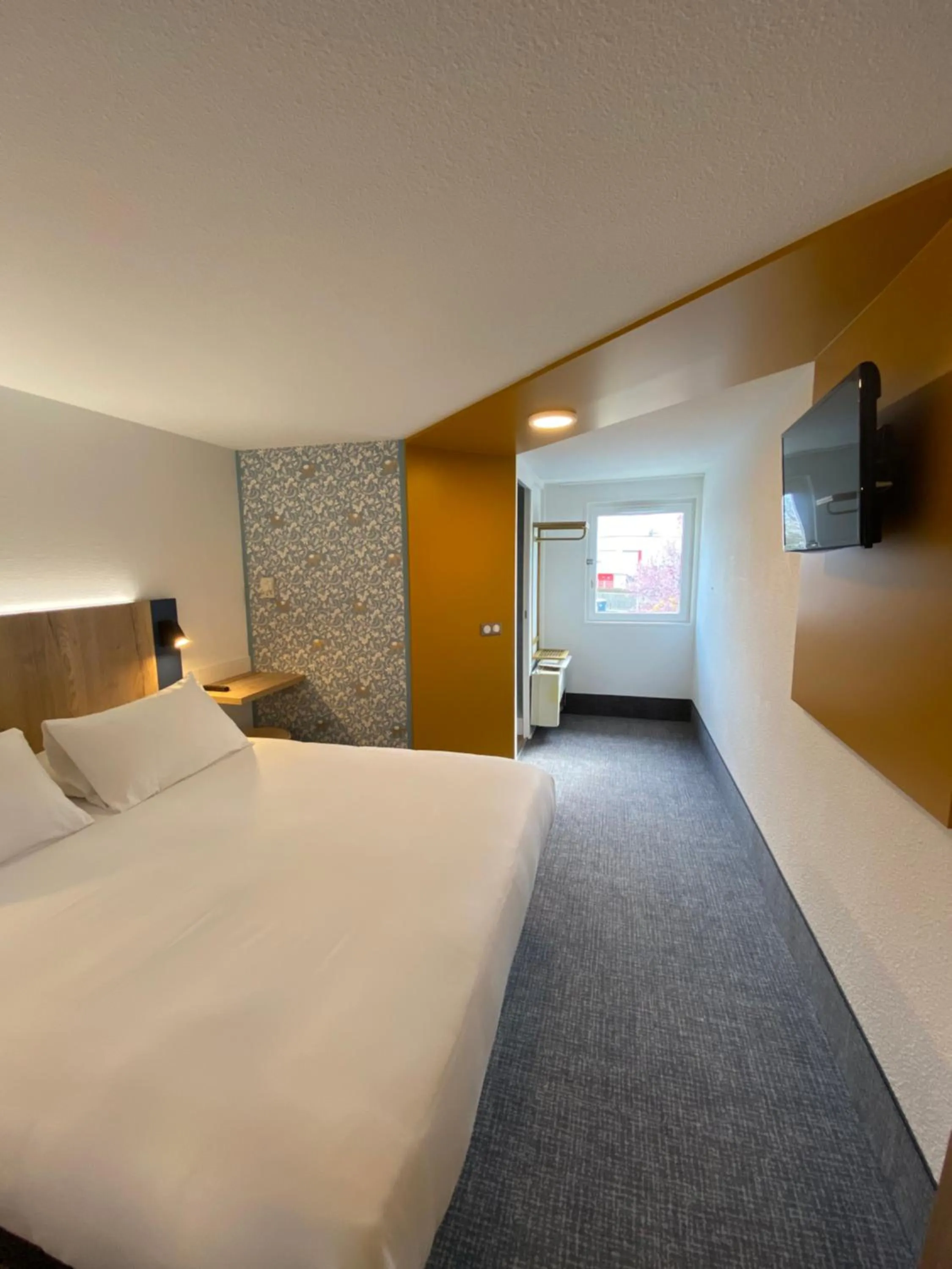 Photo of the whole room, Bed in Kyriad Direct Chalon Sur Saone Nord