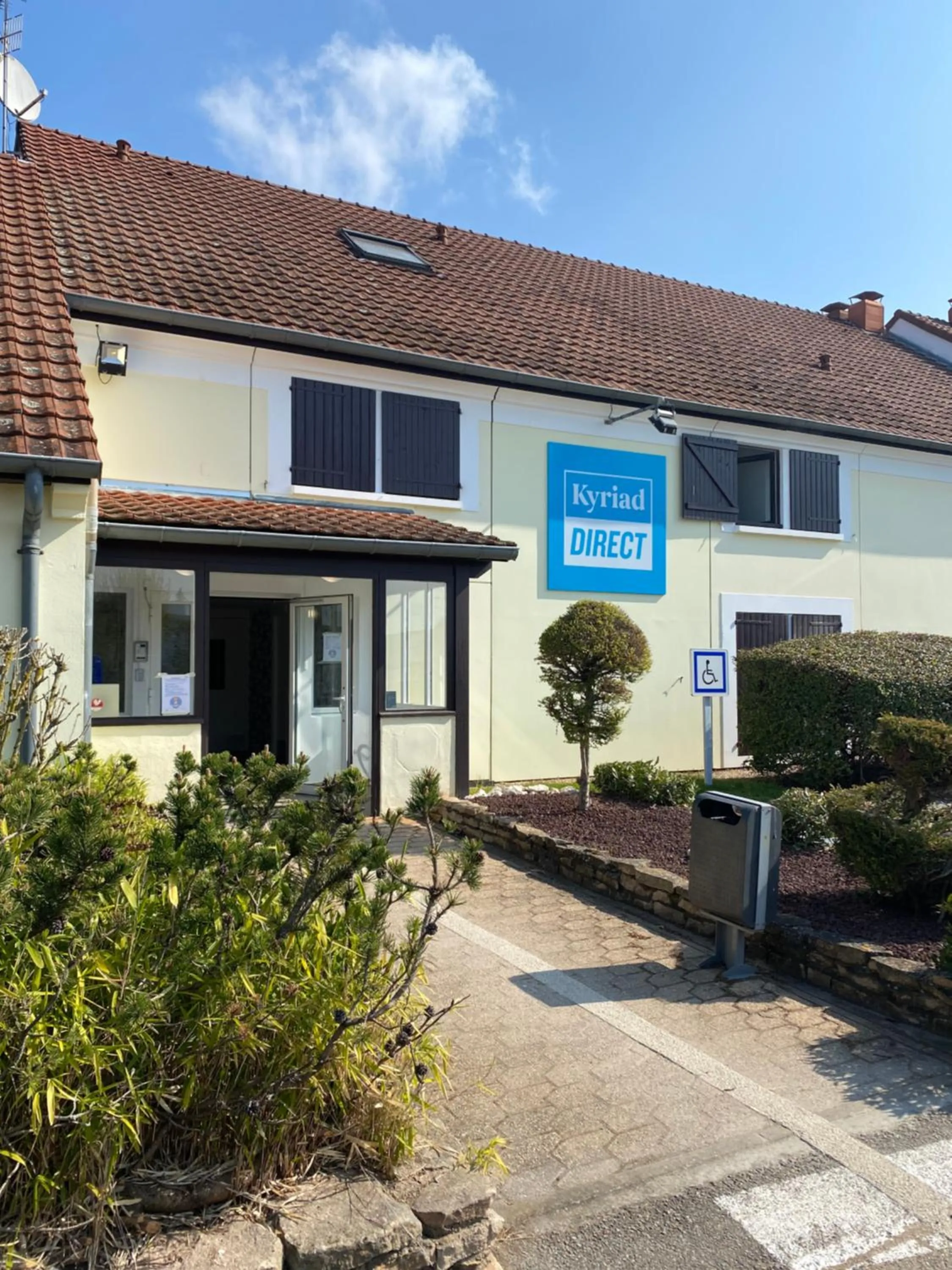 Facade/entrance in Kyriad Direct Chalon Sur Saone Nord