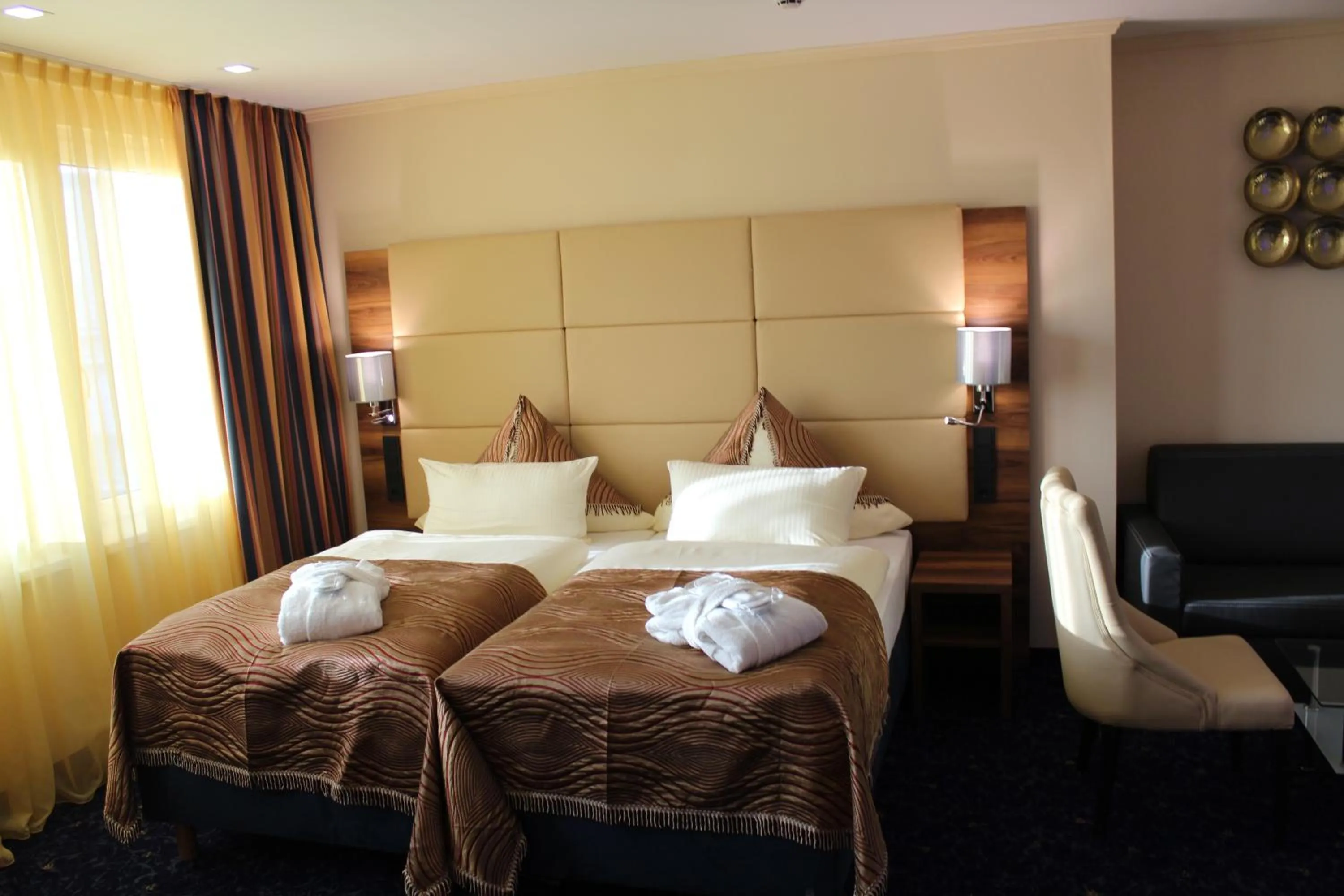 Day, Bed in Grand Hotel Empire