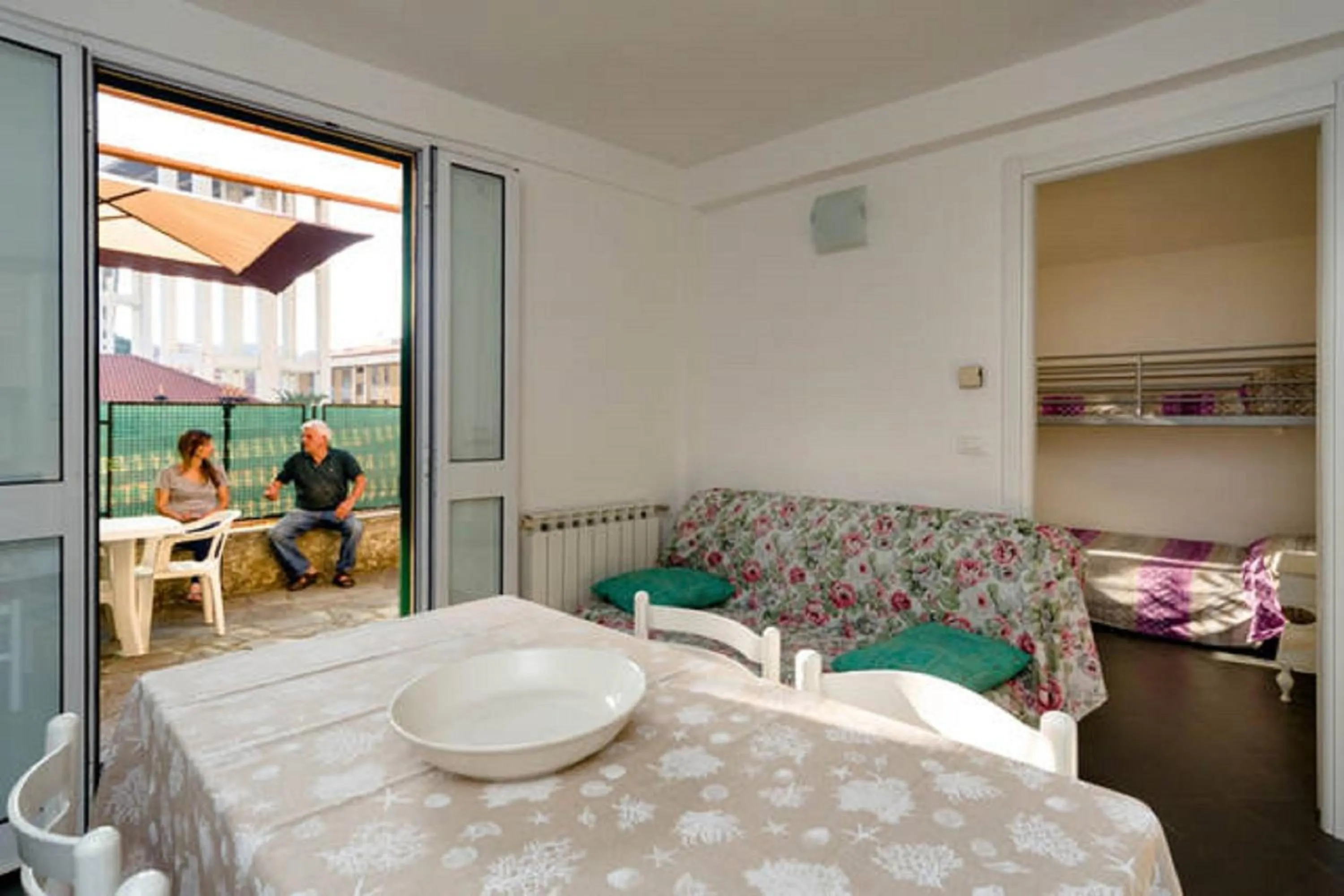 Living room, Bed in Varazze Apartment