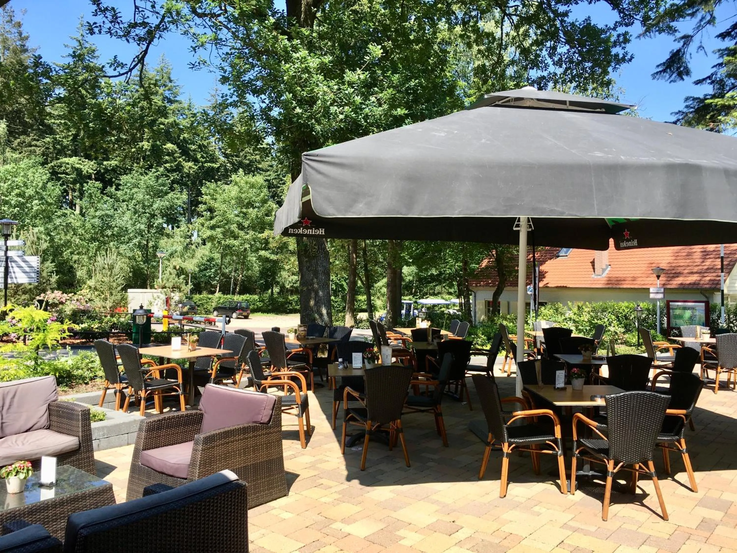 Restaurant/places to eat in Sunnychalet