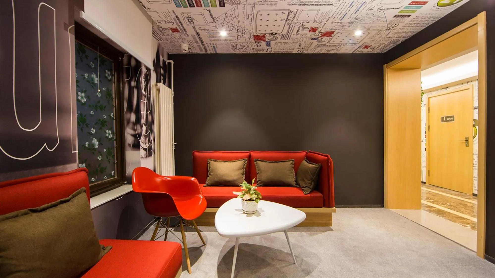 Communal lounge/ TV room, Seating Area in ibis Beijing Tiantandongmen Metro Station Hotel