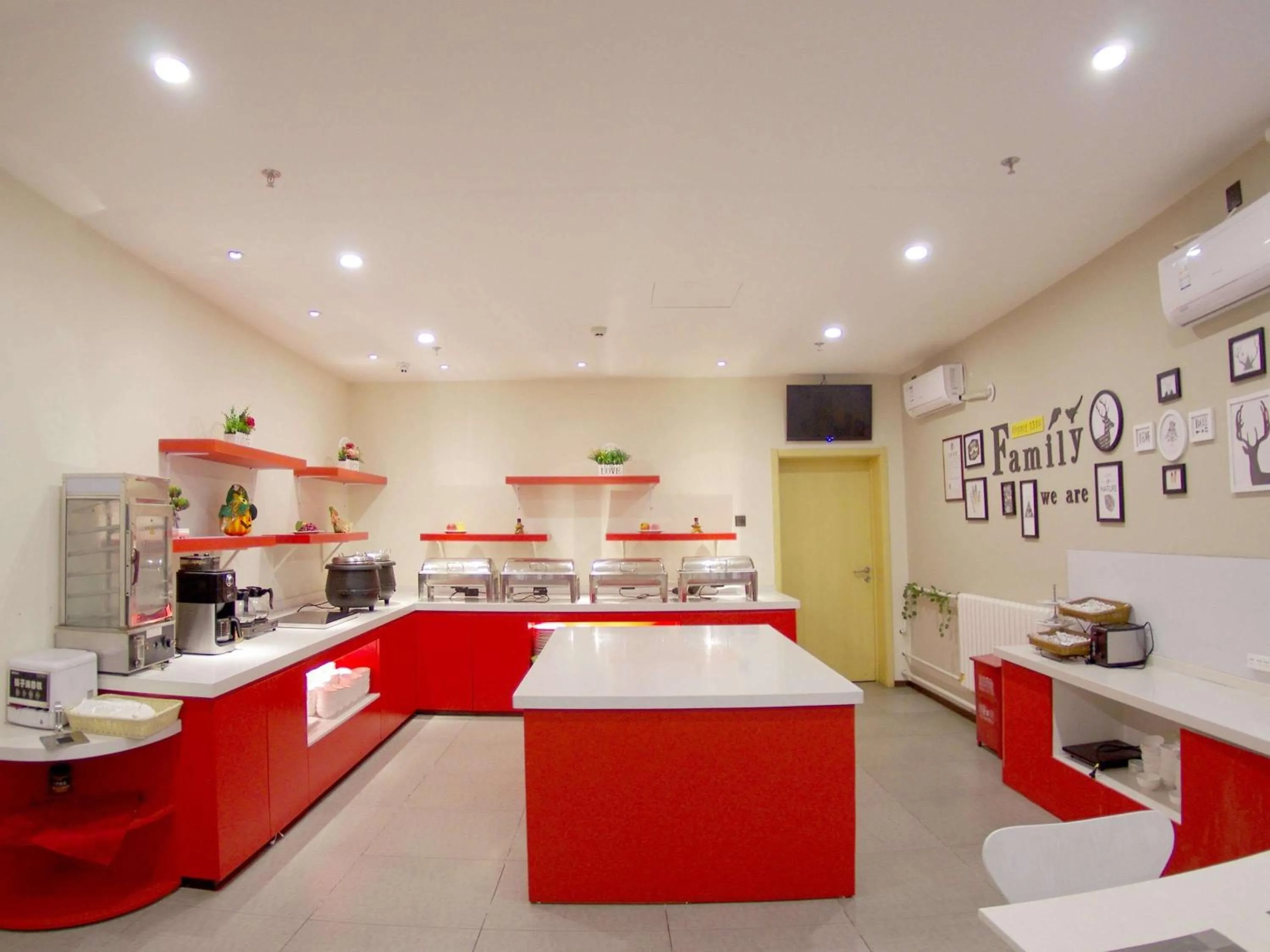 Restaurant/places to eat, Kitchen/Kitchenette in ibis Beijing Tiantandongmen Metro Station Hotel