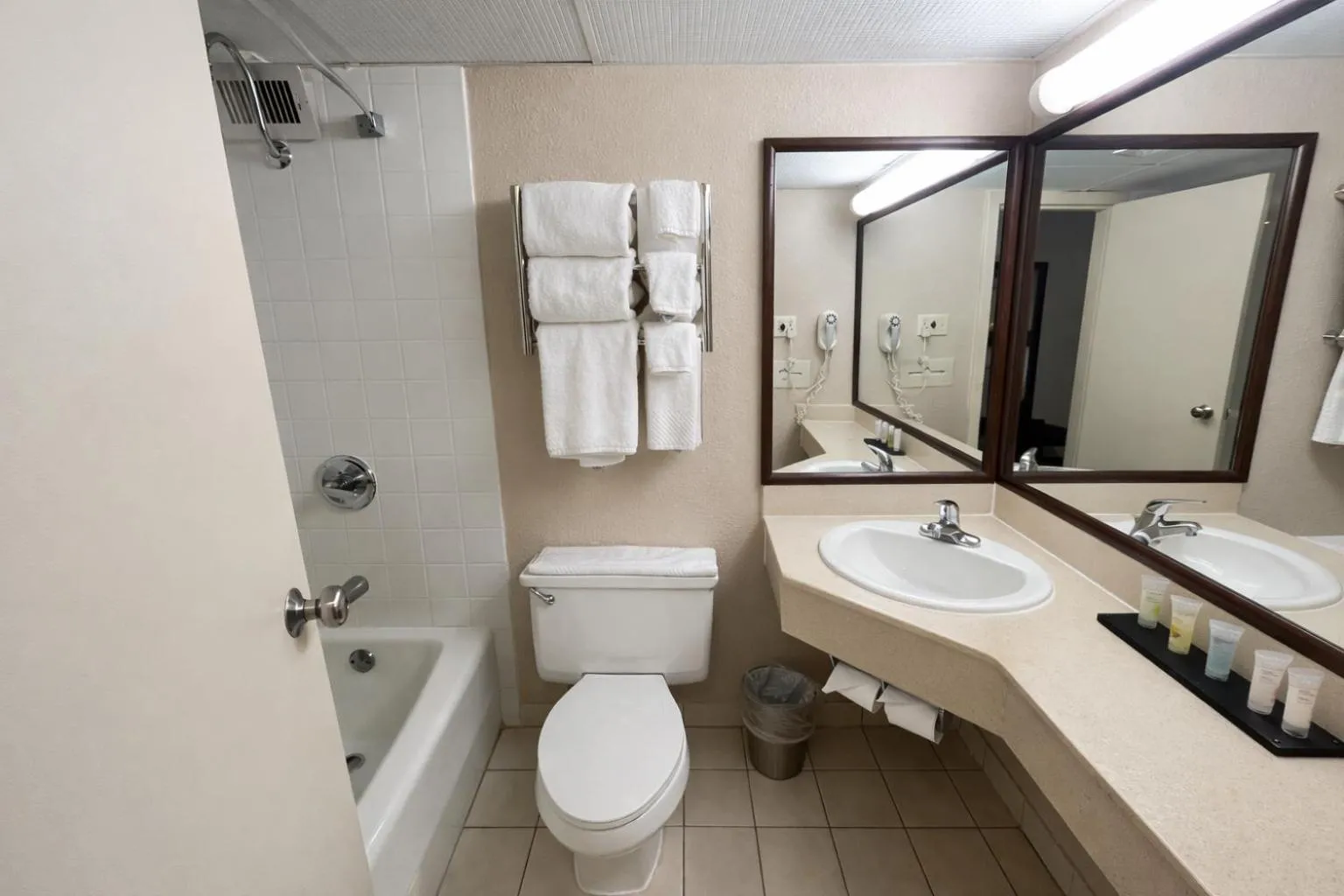 Deluxe Double Room in Derby Hotel & Suites