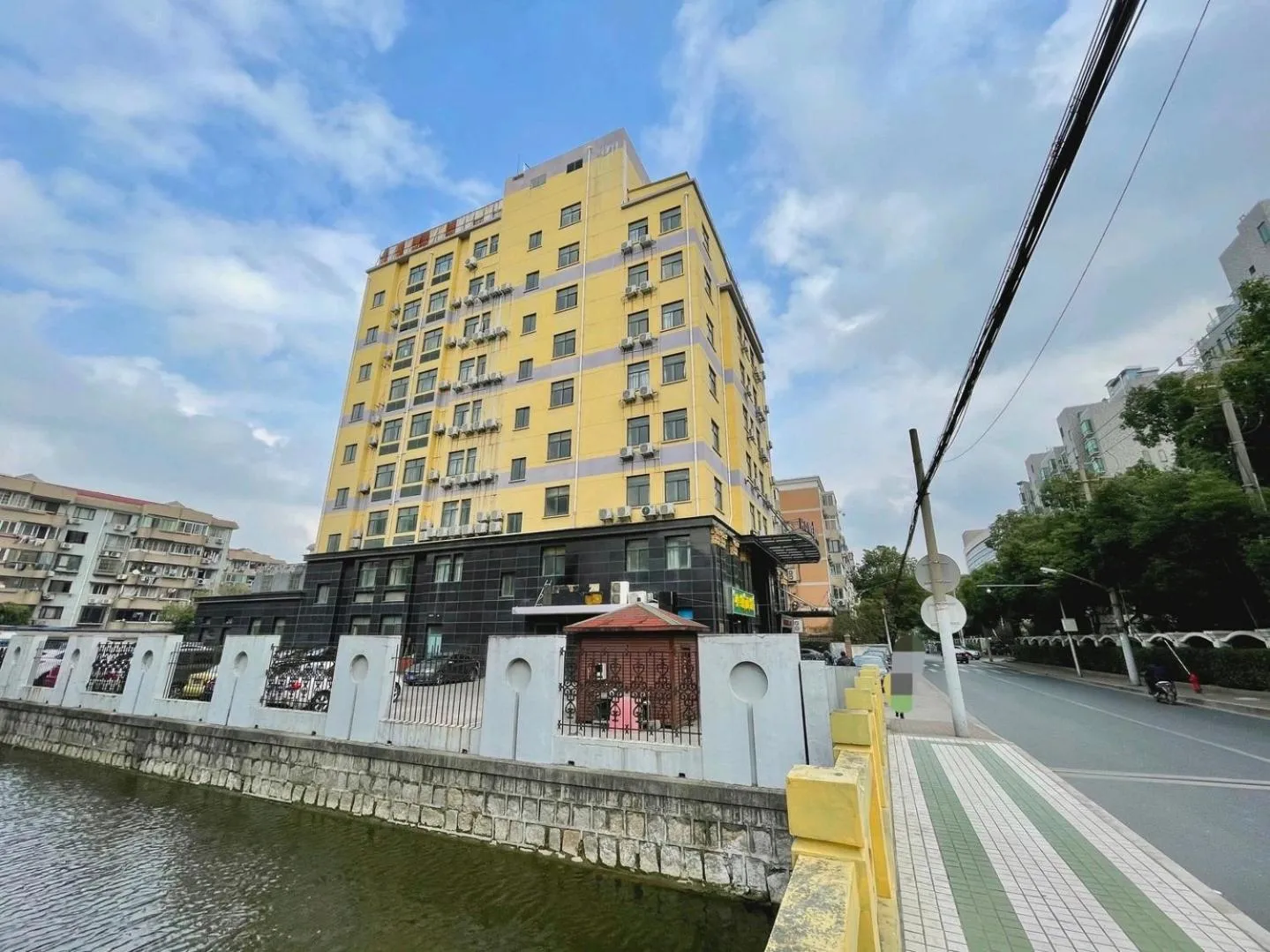 Home Inn Shanghai Hongqiao Airport World Trade Conference and Exhibition Centre