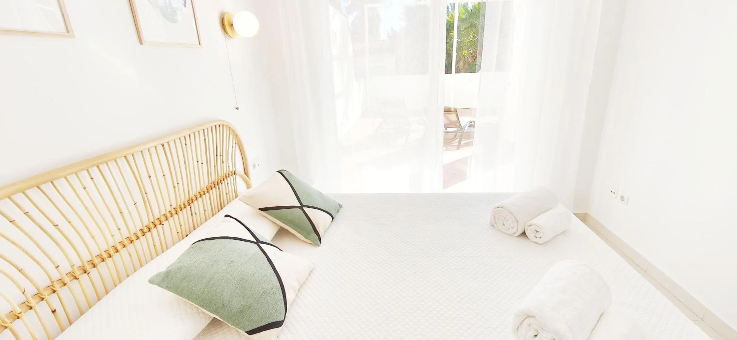 Bed in Apartamento Medina Molins by DENIA COSTA