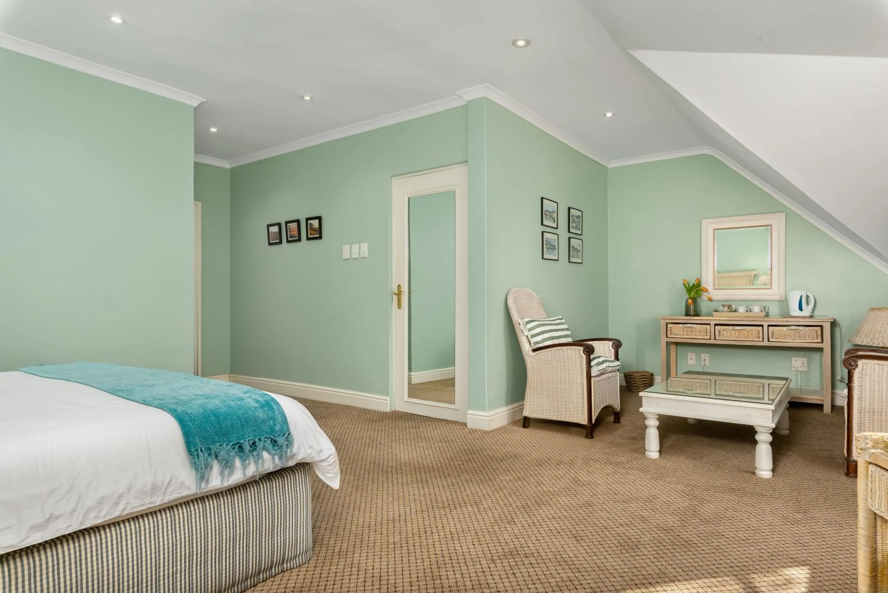 Bed in Gable Manor by Neighbourgood