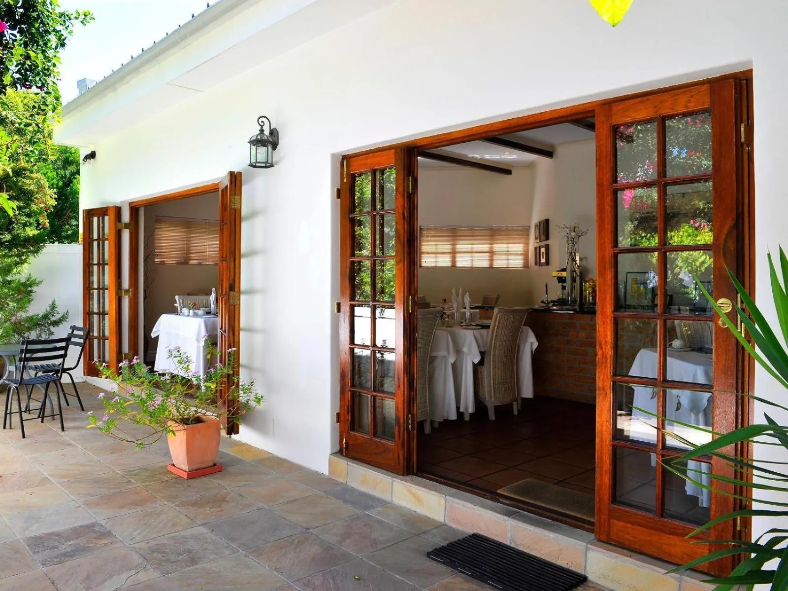Patio in Gable Manor by Neighbourgood