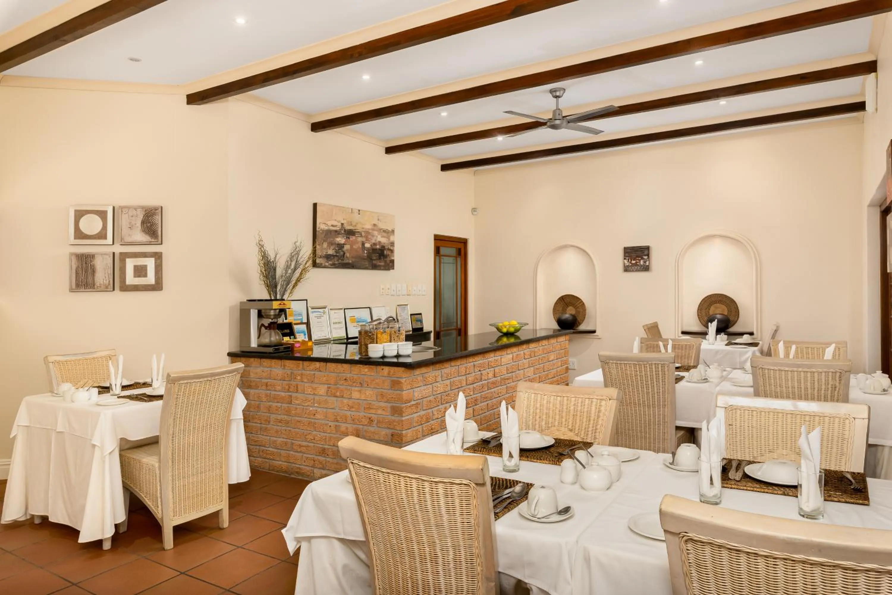 Coffee/tea facilities in Gable Manor by Neighbourgood