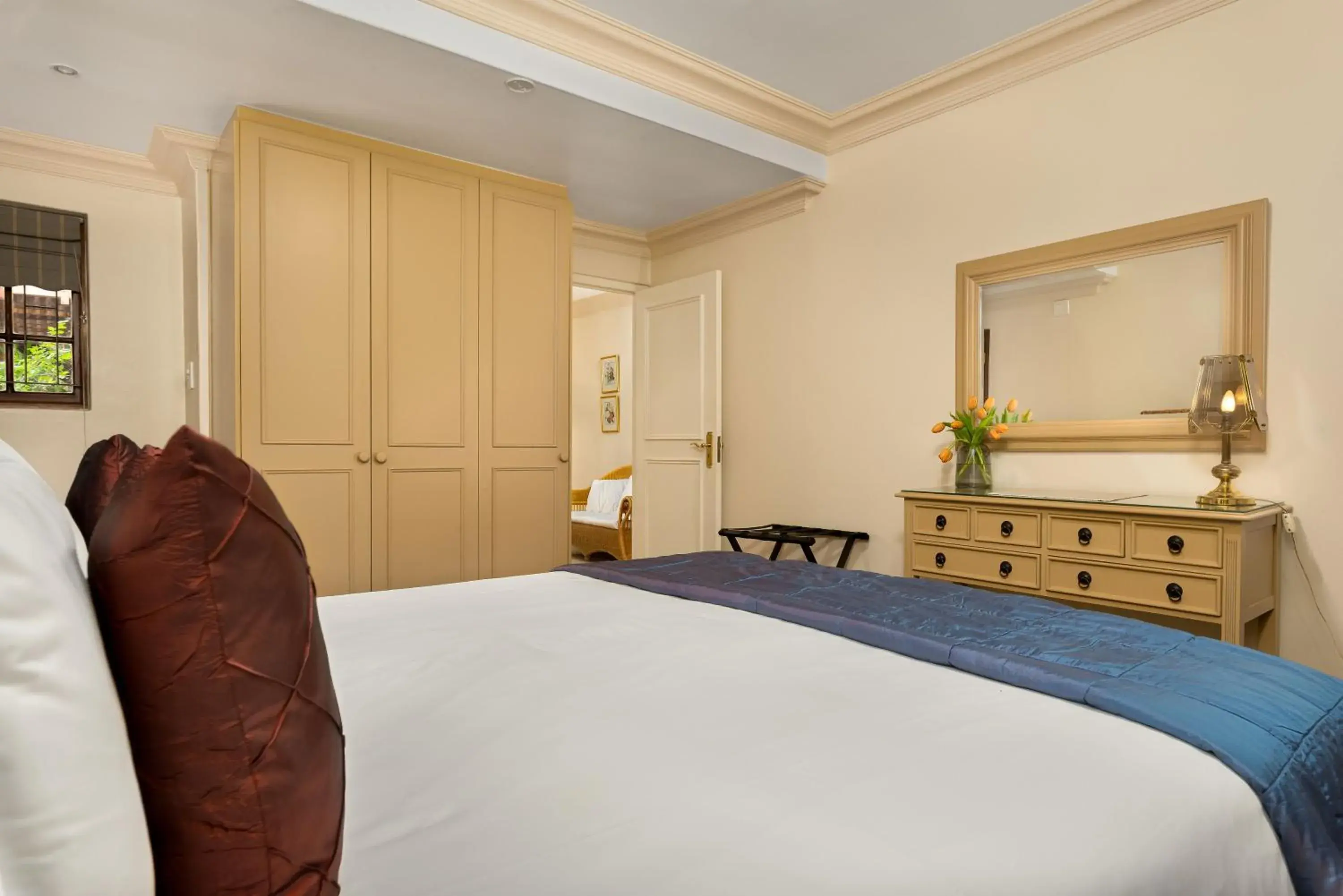 Superior King Room in Gable Manor by Neighbourgood Superior King Room in Gable Manor by Neighbourgood