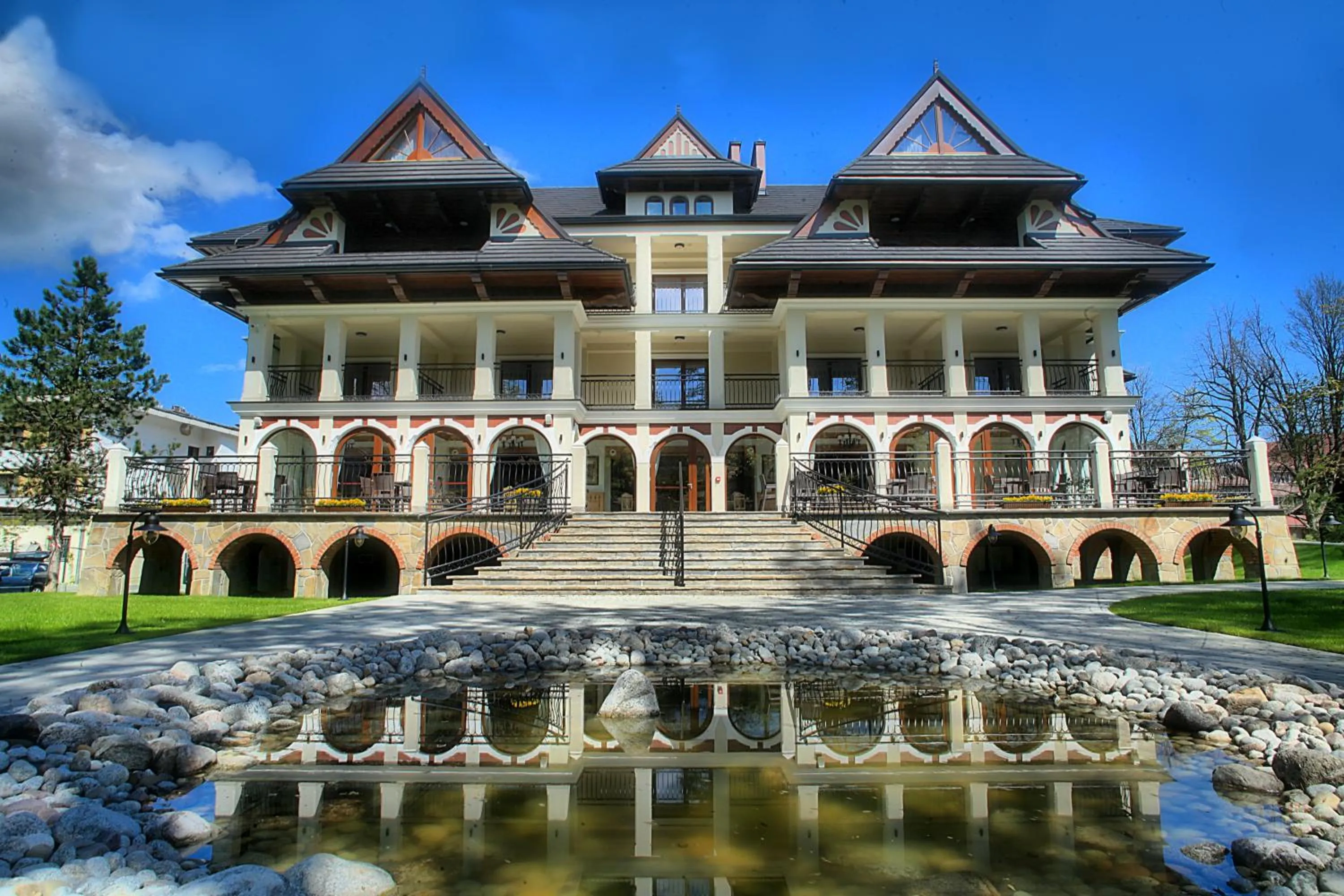 Facade/entrance in Hotel Logos