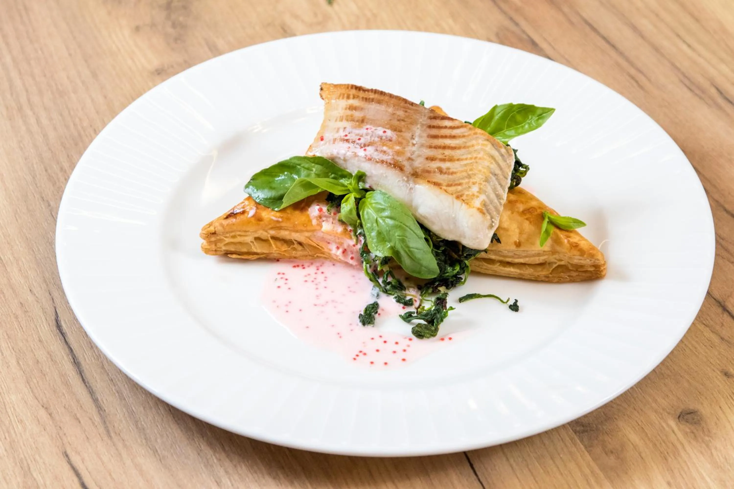 Restaurant/places to eat in Hotel Logos