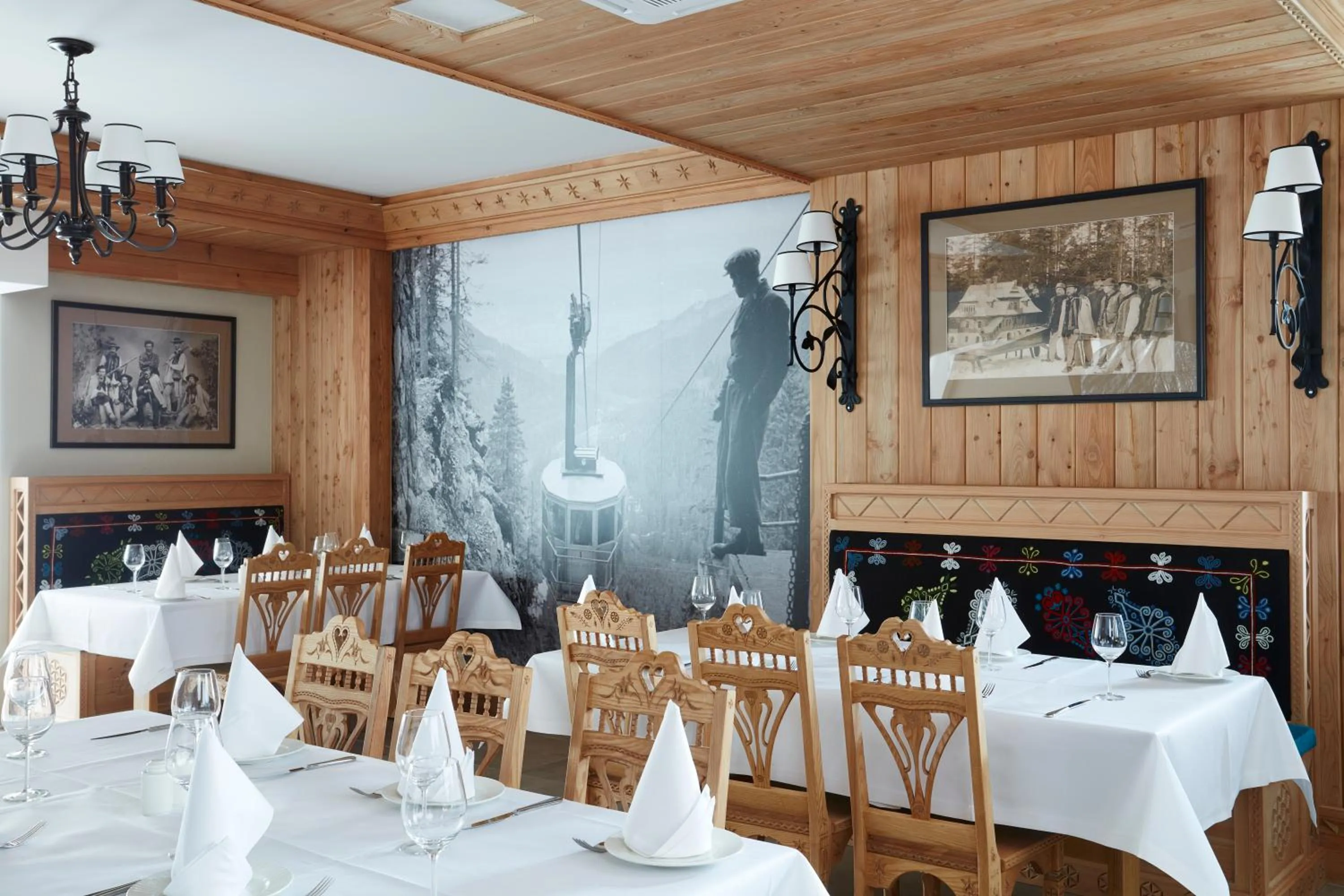 Restaurant/places to eat in Hotel Logos