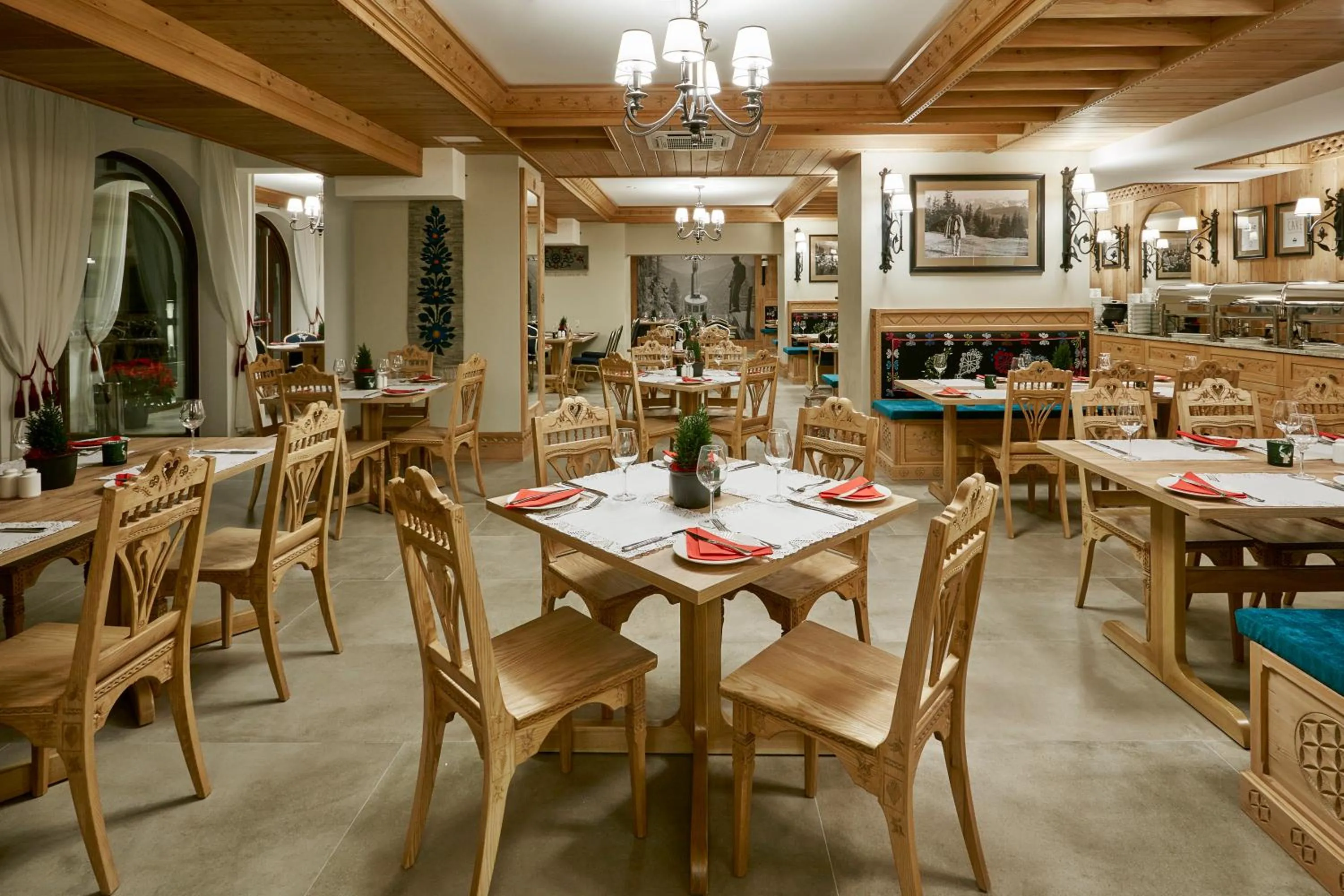 Restaurant/places to eat in Hotel Logos