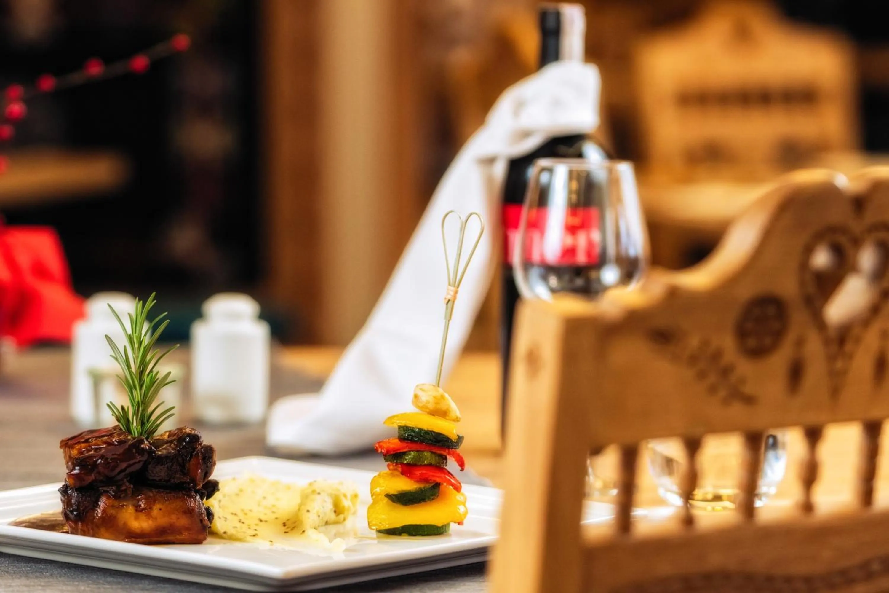 Restaurant/places to eat in Hotel Logos