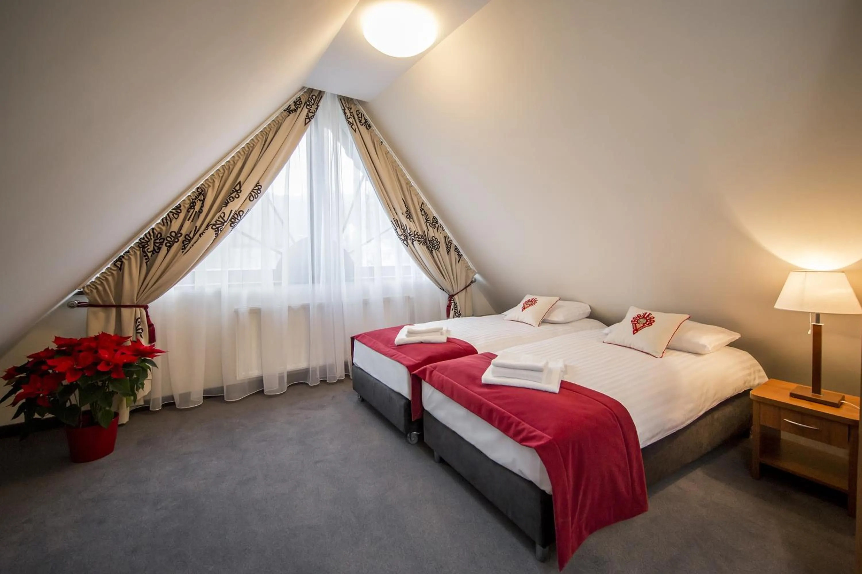 Photo of the whole room, Bed in Hotel Logos