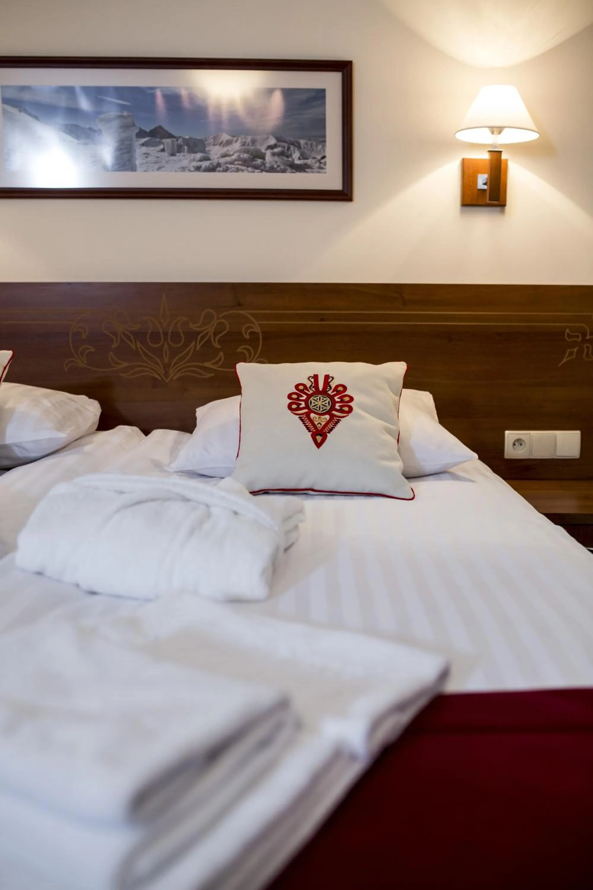 Decorative detail, Bed in Hotel Logos