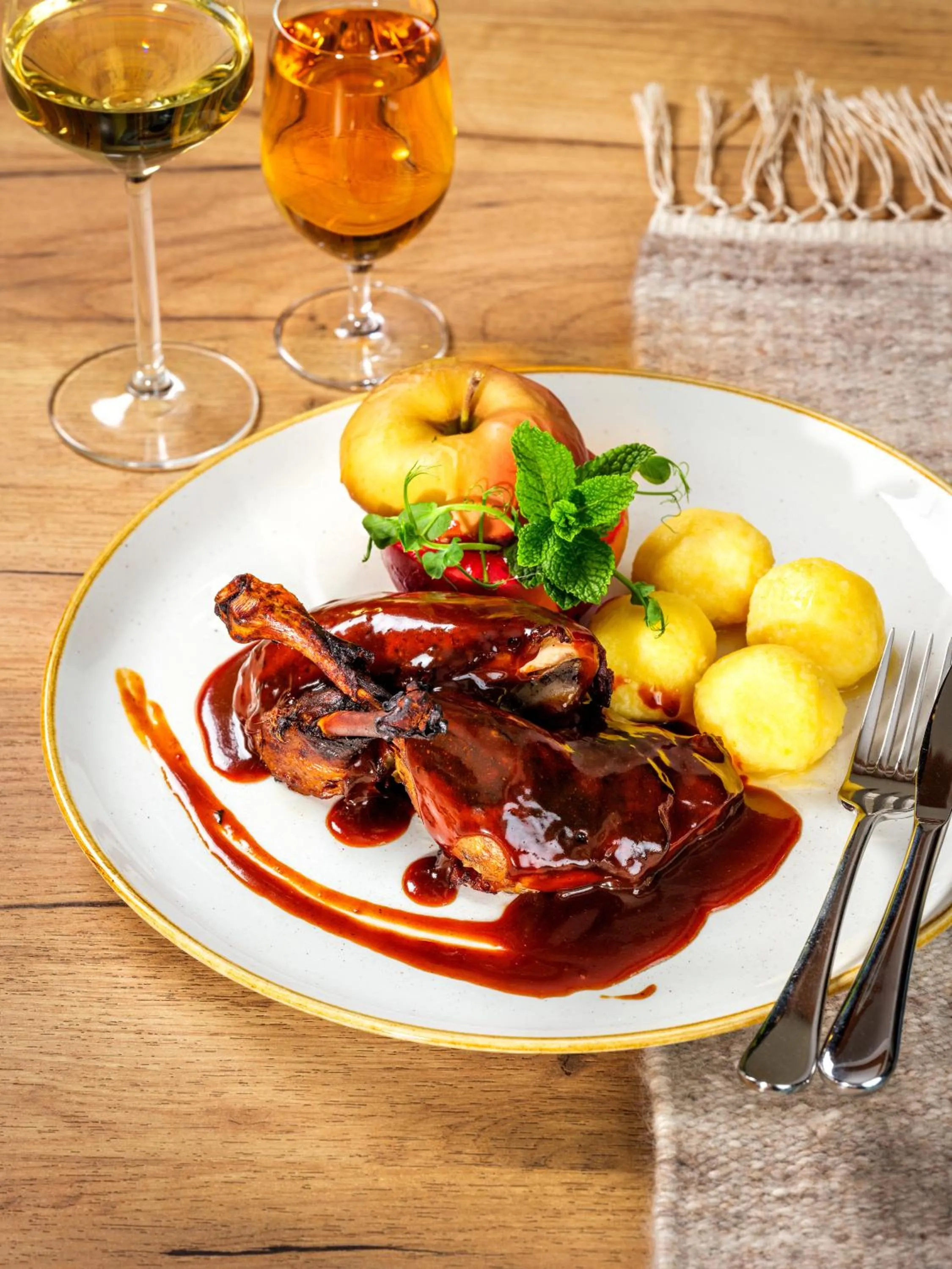 Food and drinks in Hotel Logos