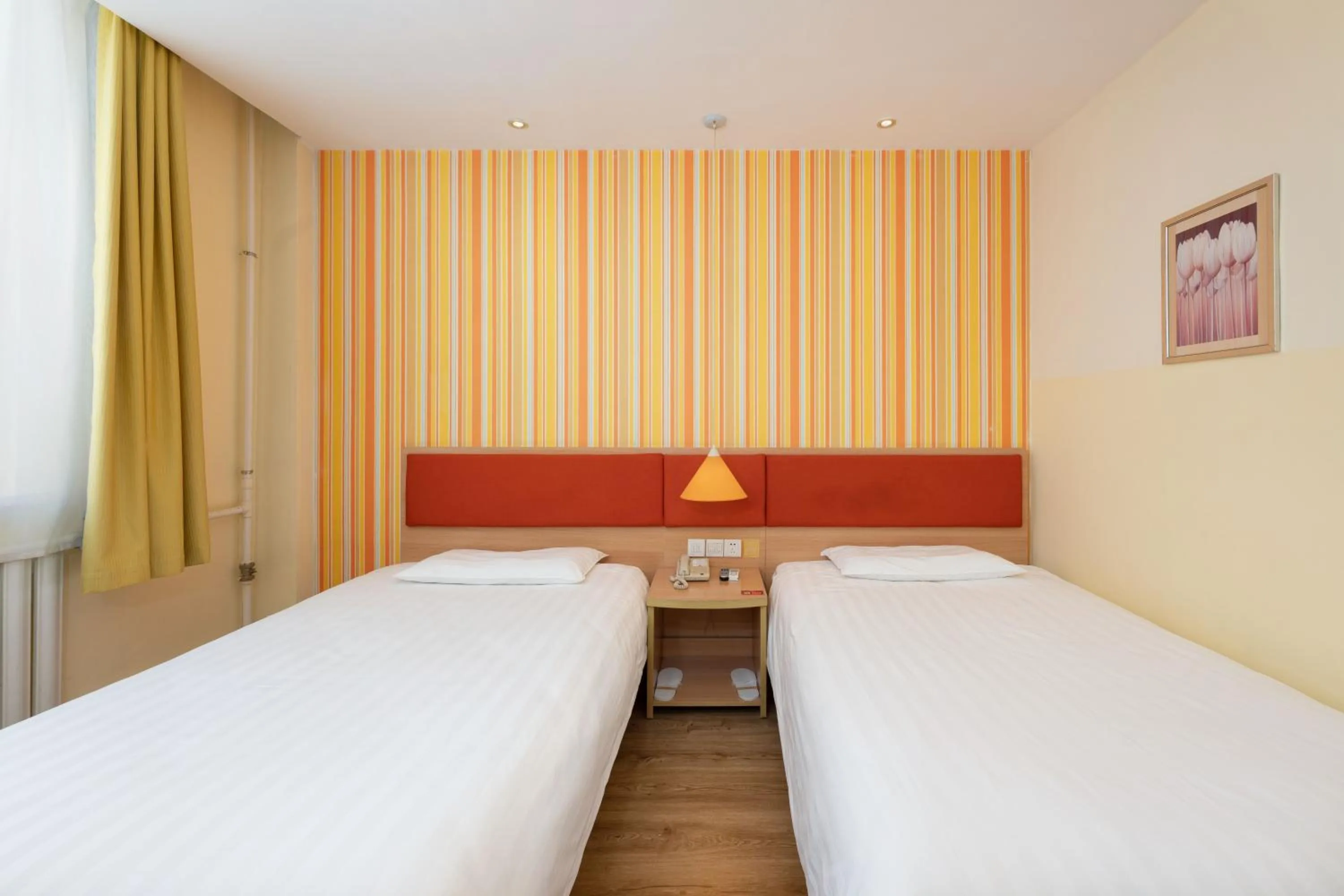 Bed in Home Inn Dalian North Railway Station