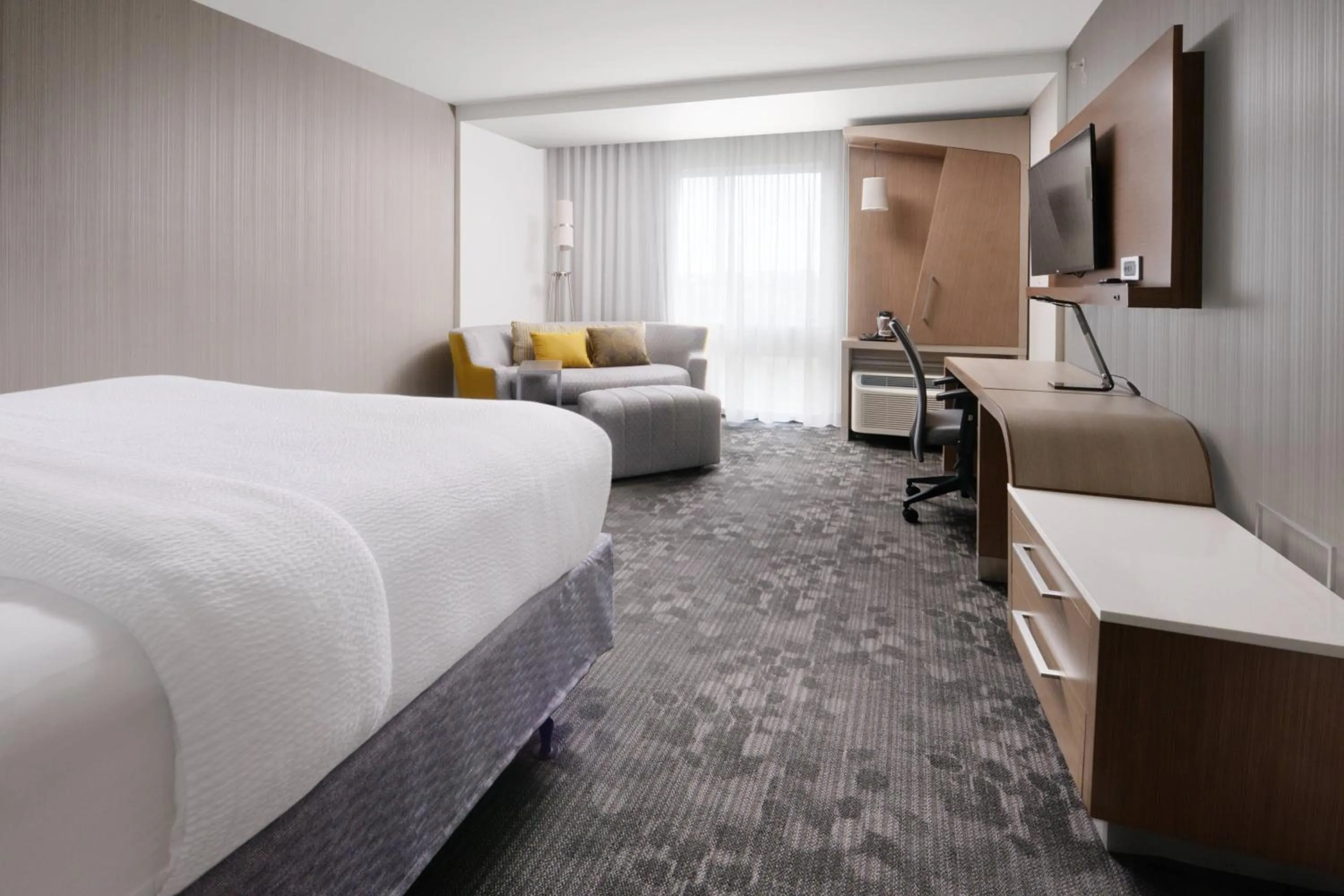 Photo of the whole room, Bed in Courtyard by Marriott Dallas Plano/The Colony