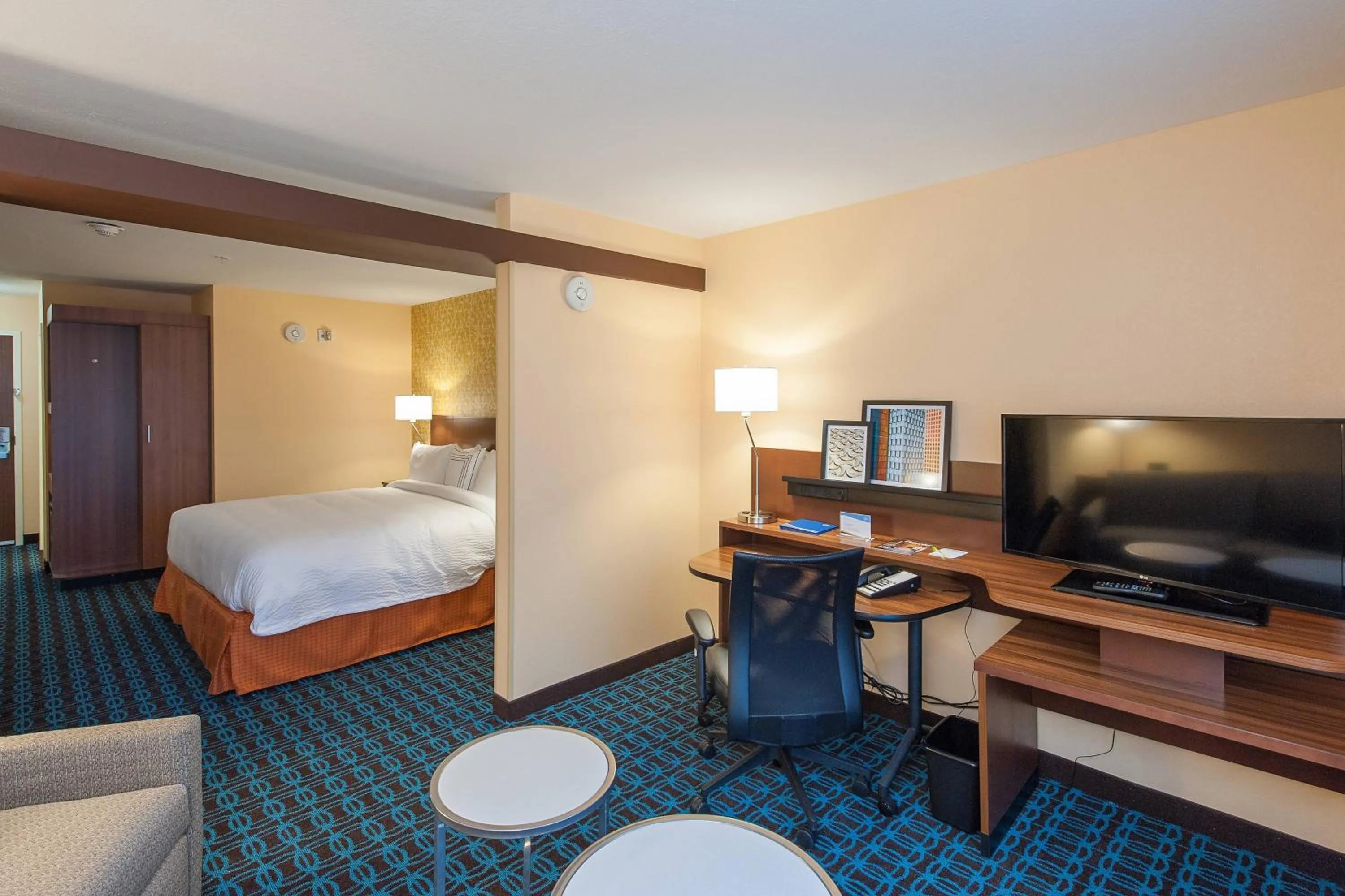 Photo of the whole room, Bed in Fairfield Inn & Suites by Marriott Enterprise