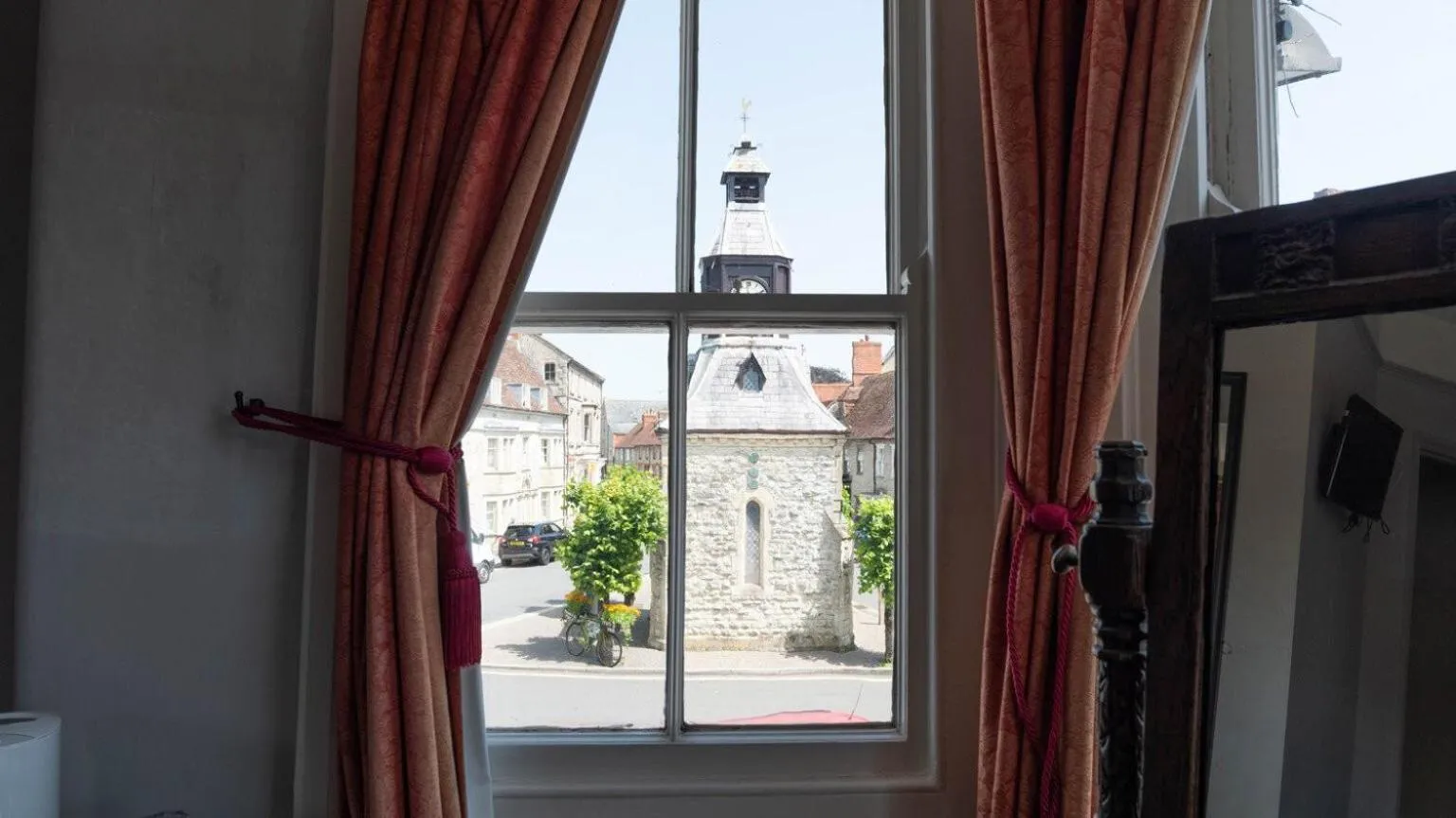 Bedroom in The George Inn