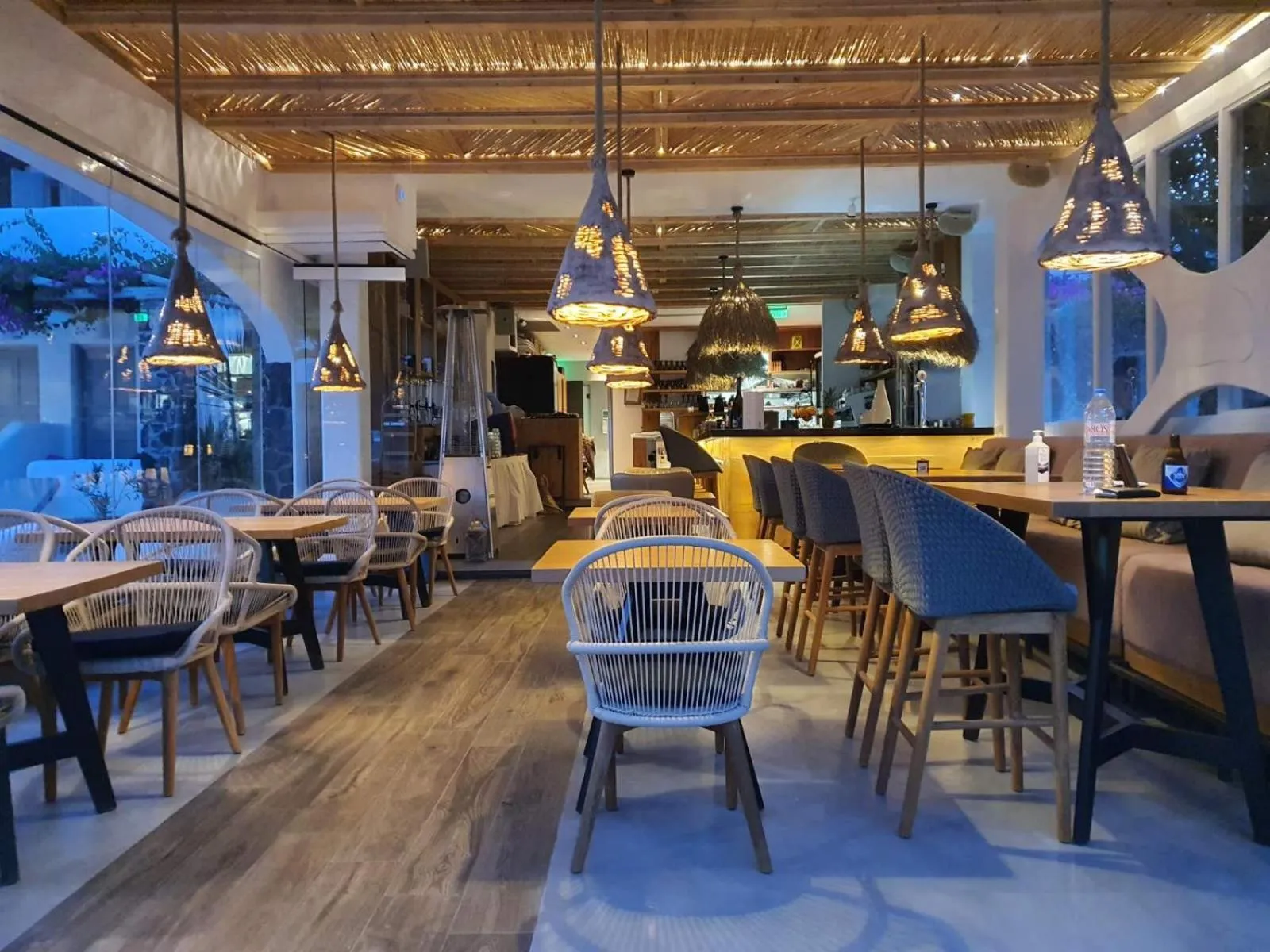 Restaurant/places to eat in King's Suites