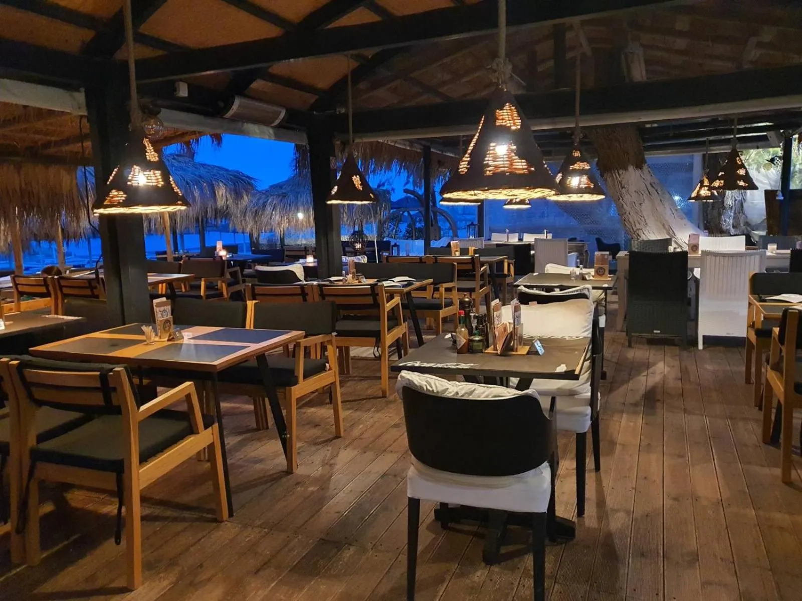 Restaurant/places to eat in King's Suites