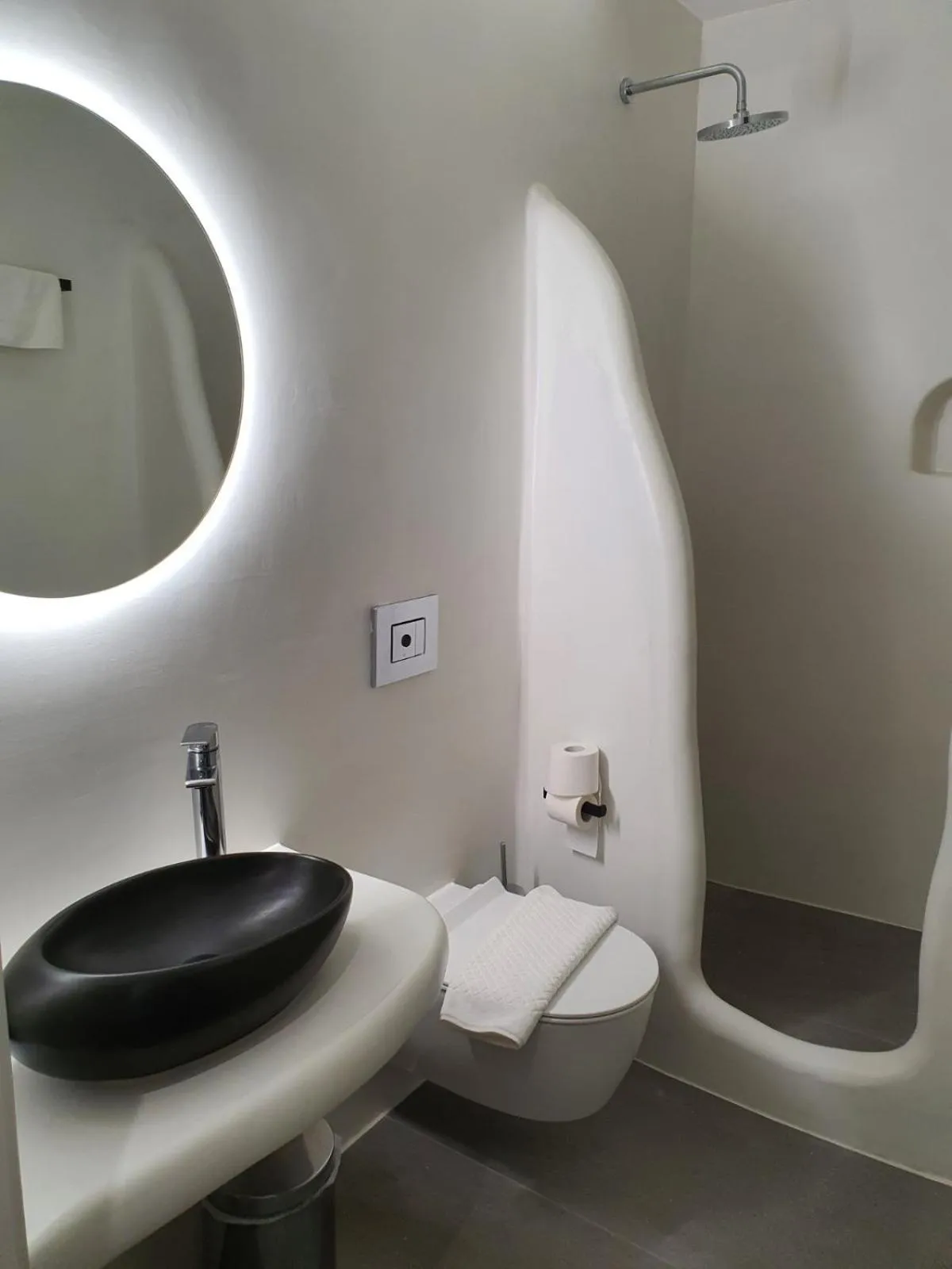 Bathroom in King's Suites