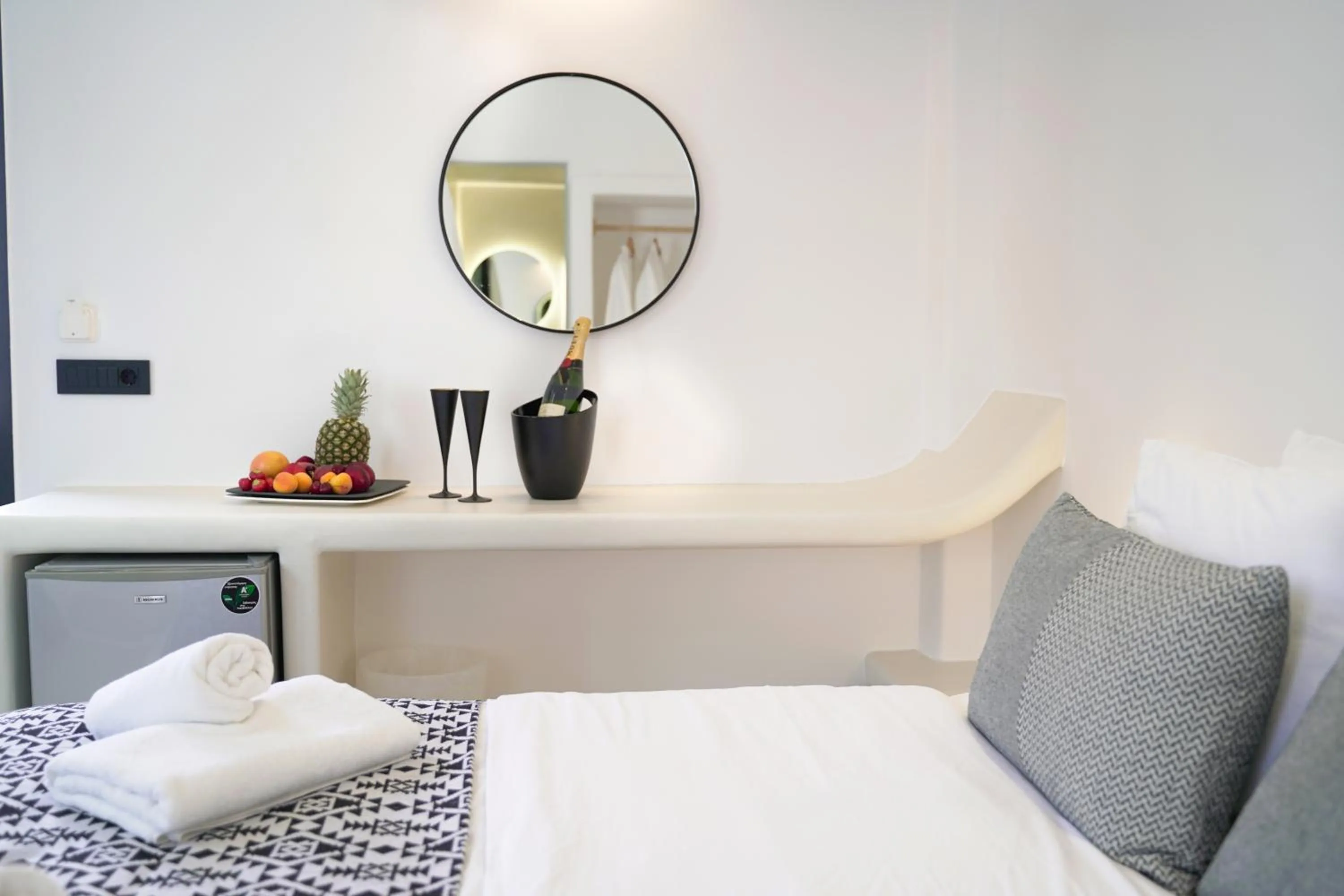 Photo of the whole room, Bed in King's Suites