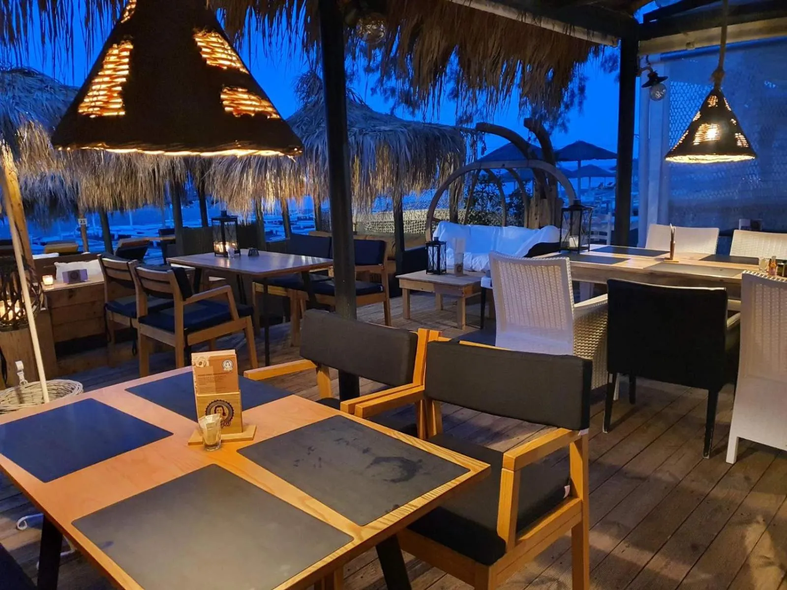 Restaurant/places to eat in King's Suites