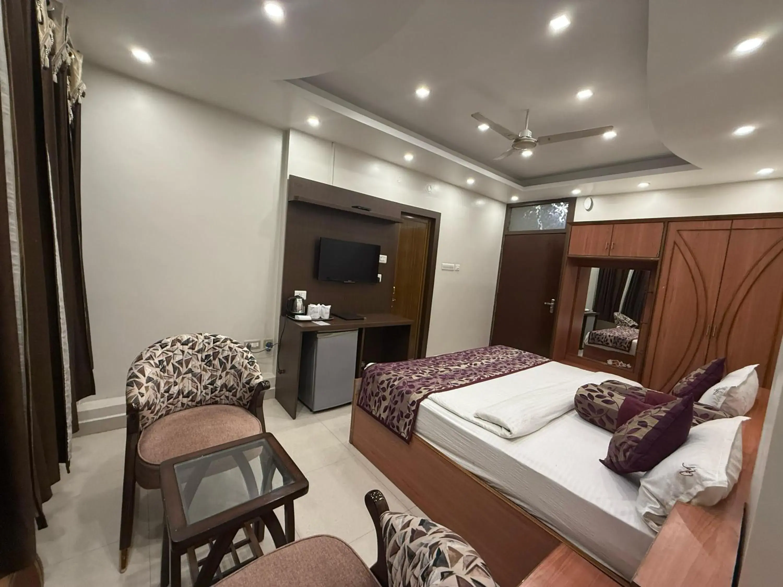 Superior Double or Twin Room with City View in Hotel Valentines Superior Double or Twin Room with City View in Hotel Valentines