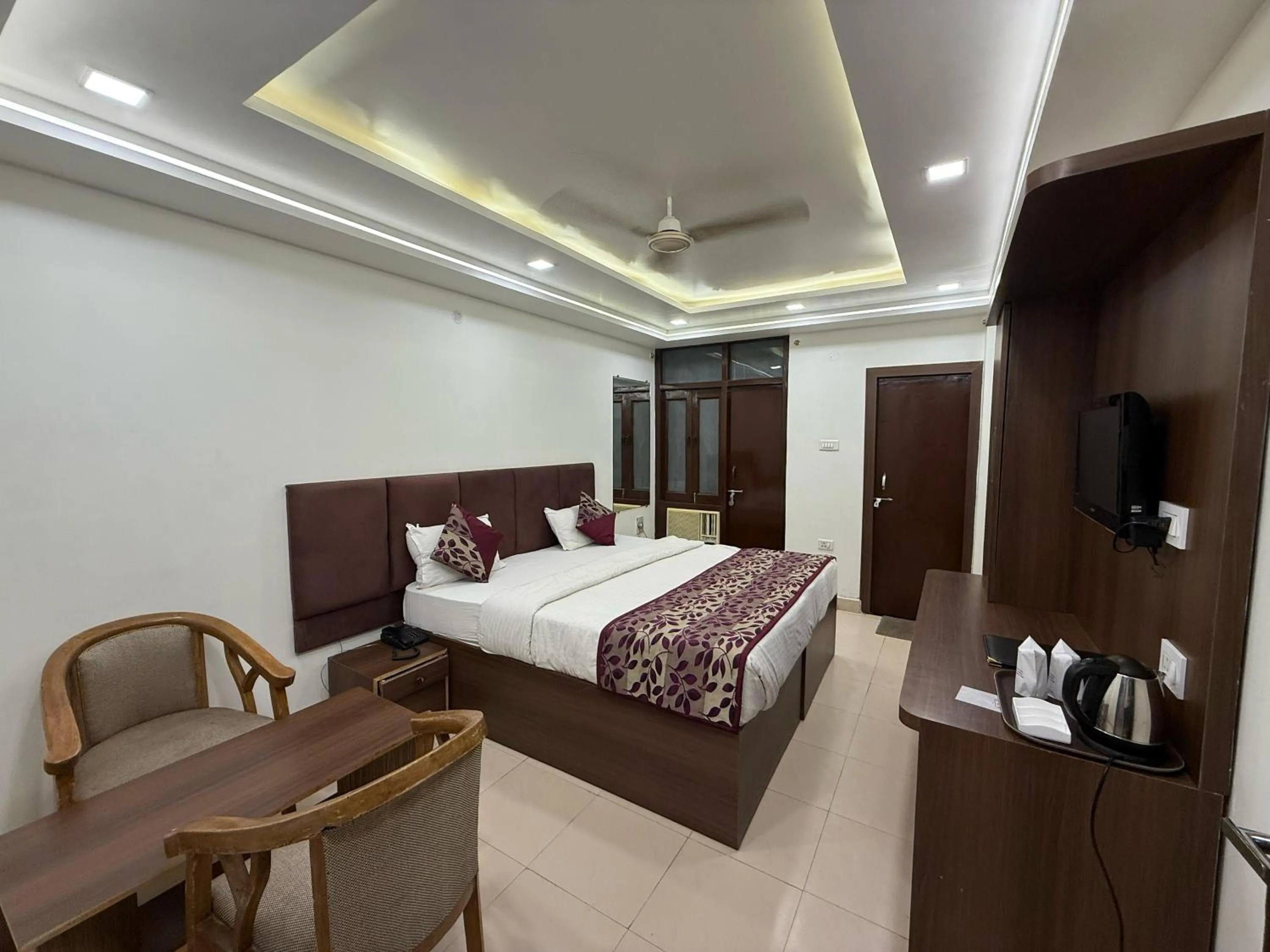 Deluxe Double Room (2 Adults + 1 Child) - single occupancy in Hotel Valentines