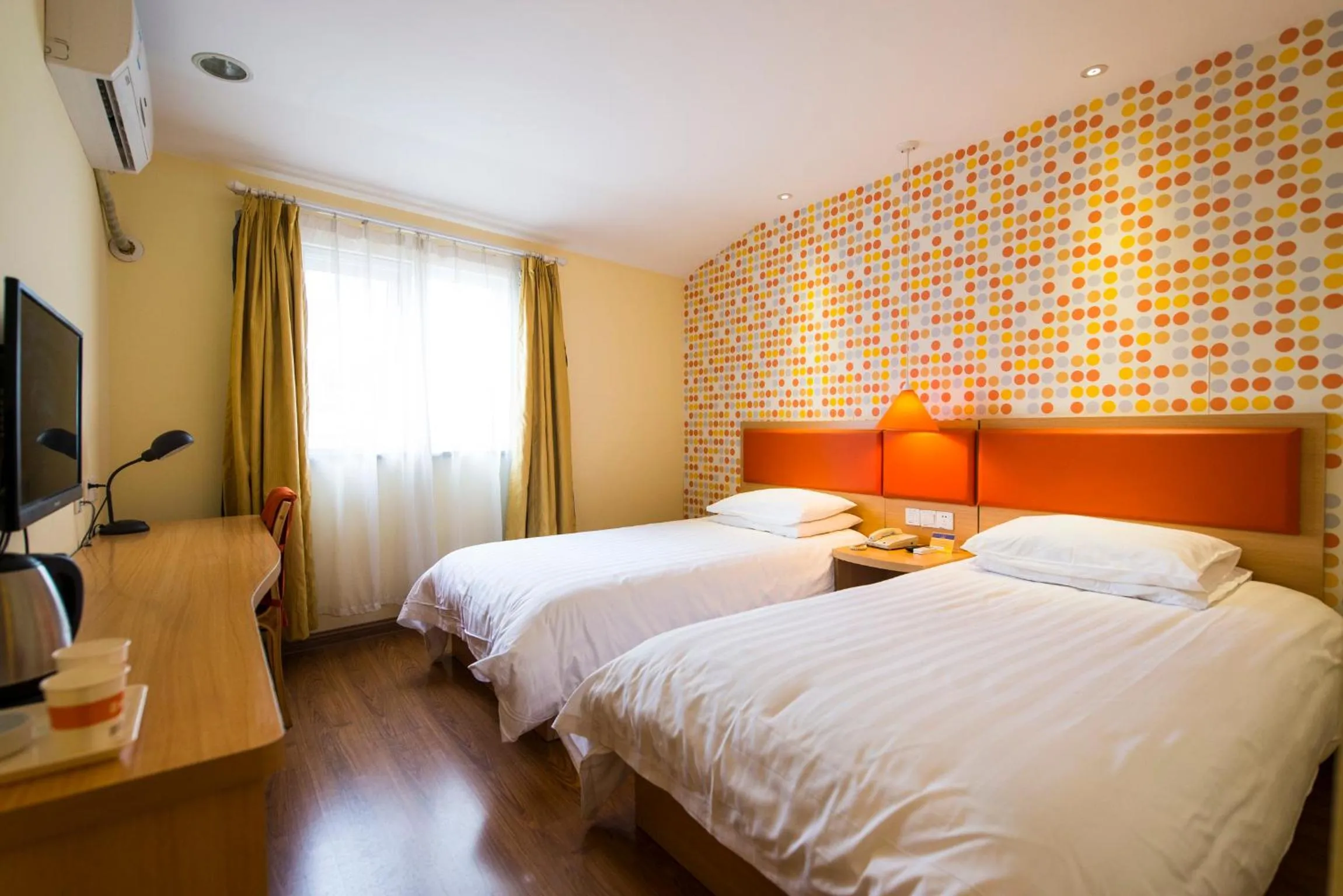 Bed in Home Inn Taizhou Nantong Road Jinying Shopping Center