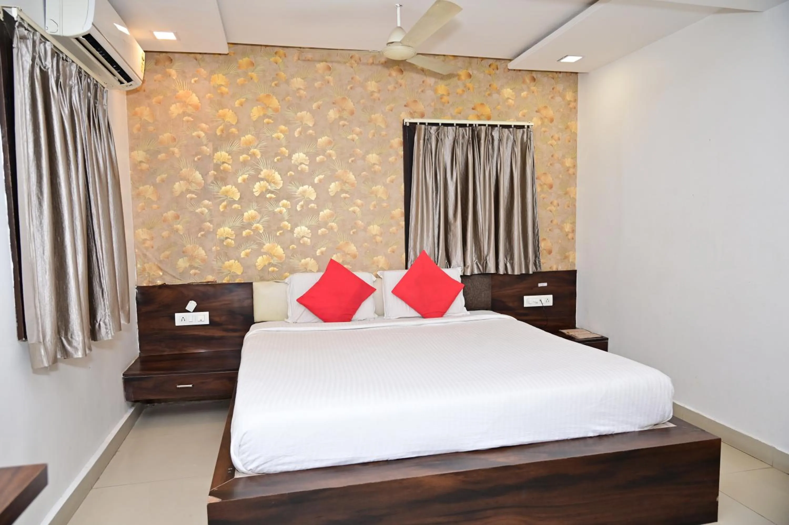 Bed in Sri Shivam Hotel