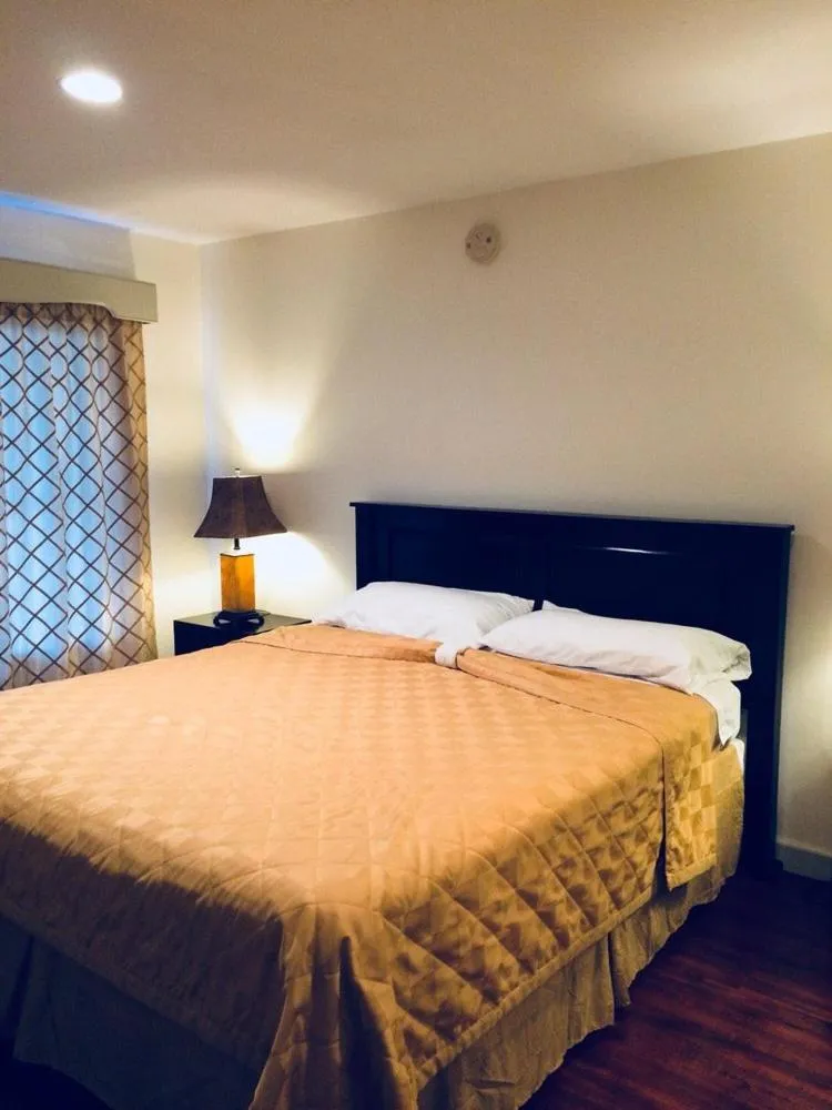 Bed in Akua Inn & Suites - Anaheim - Fullerton
