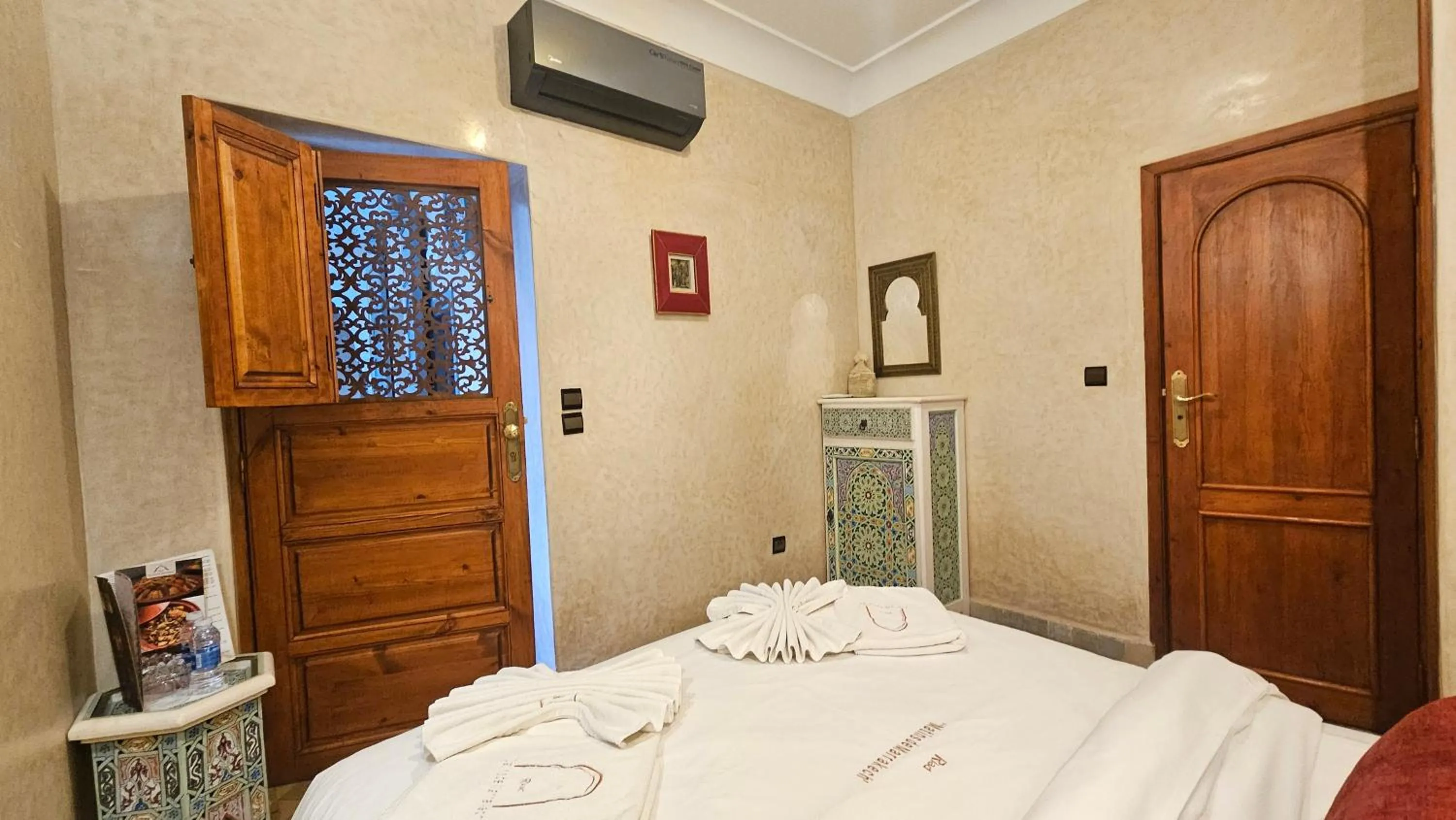 Photo of the whole room, Bed in Riad Matins De Marrakech