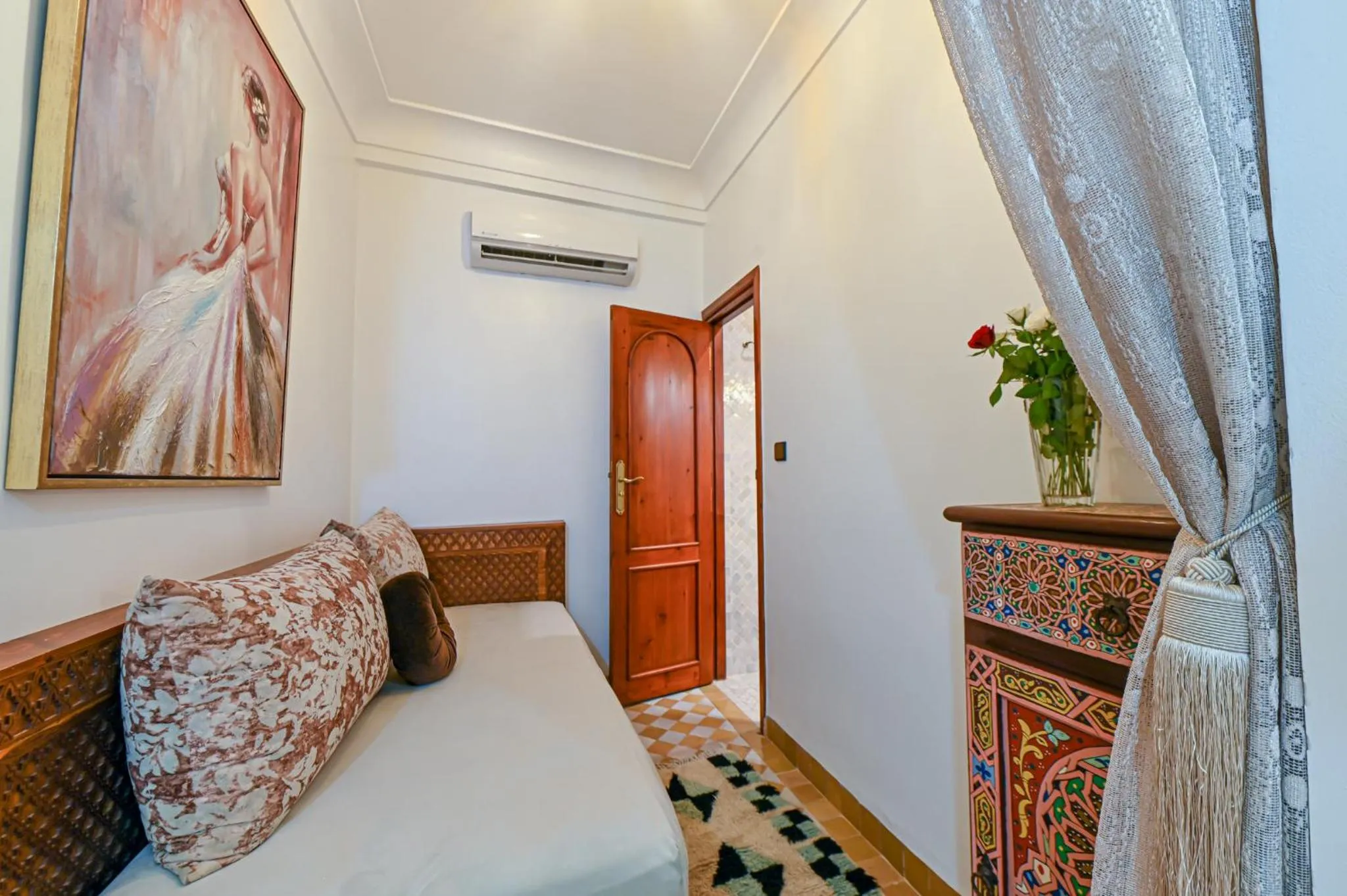 Seating area, Bed in Riad Matins De Marrakech
