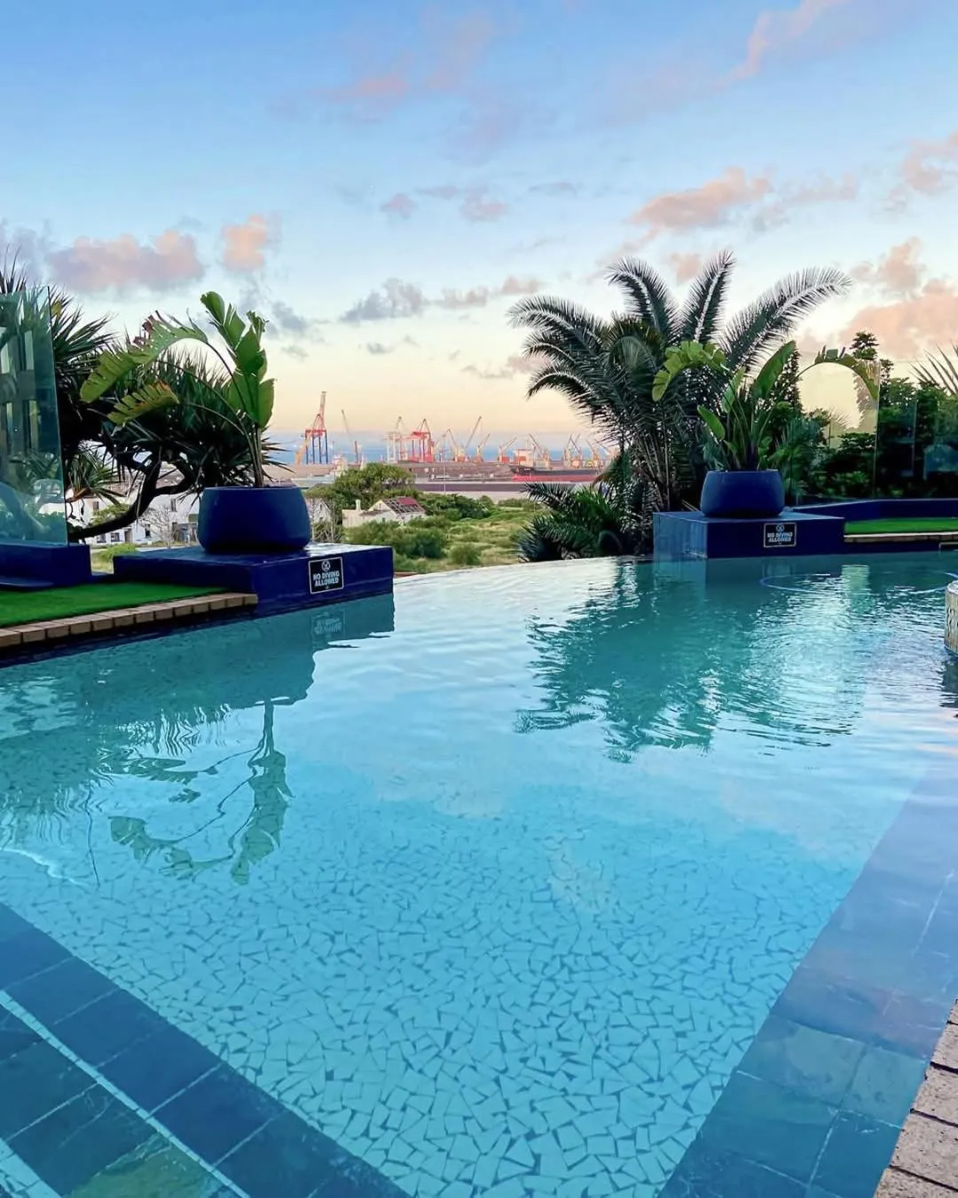 Swimming pool in Paxton Hotel