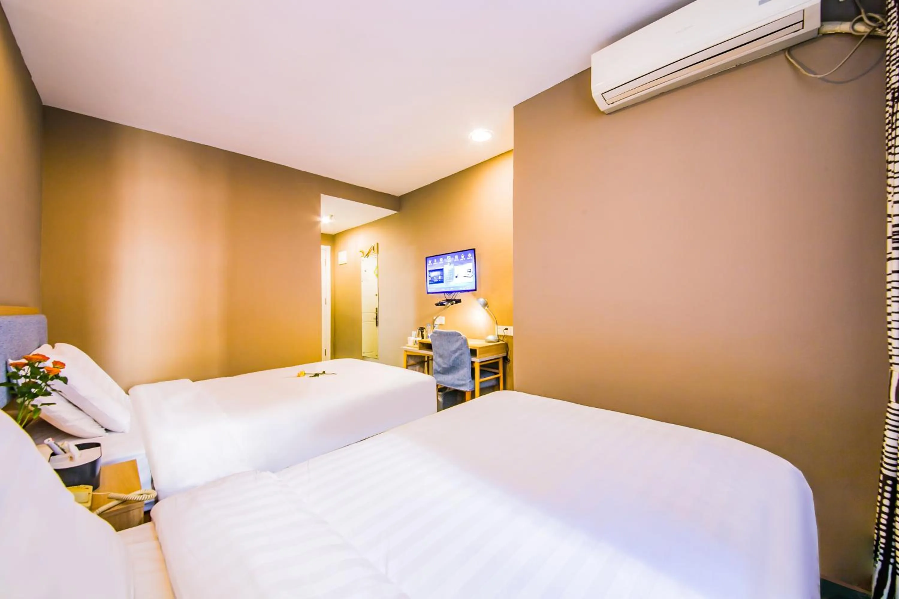 Bed in Home Inn Changsha Railway Station Bayi Road