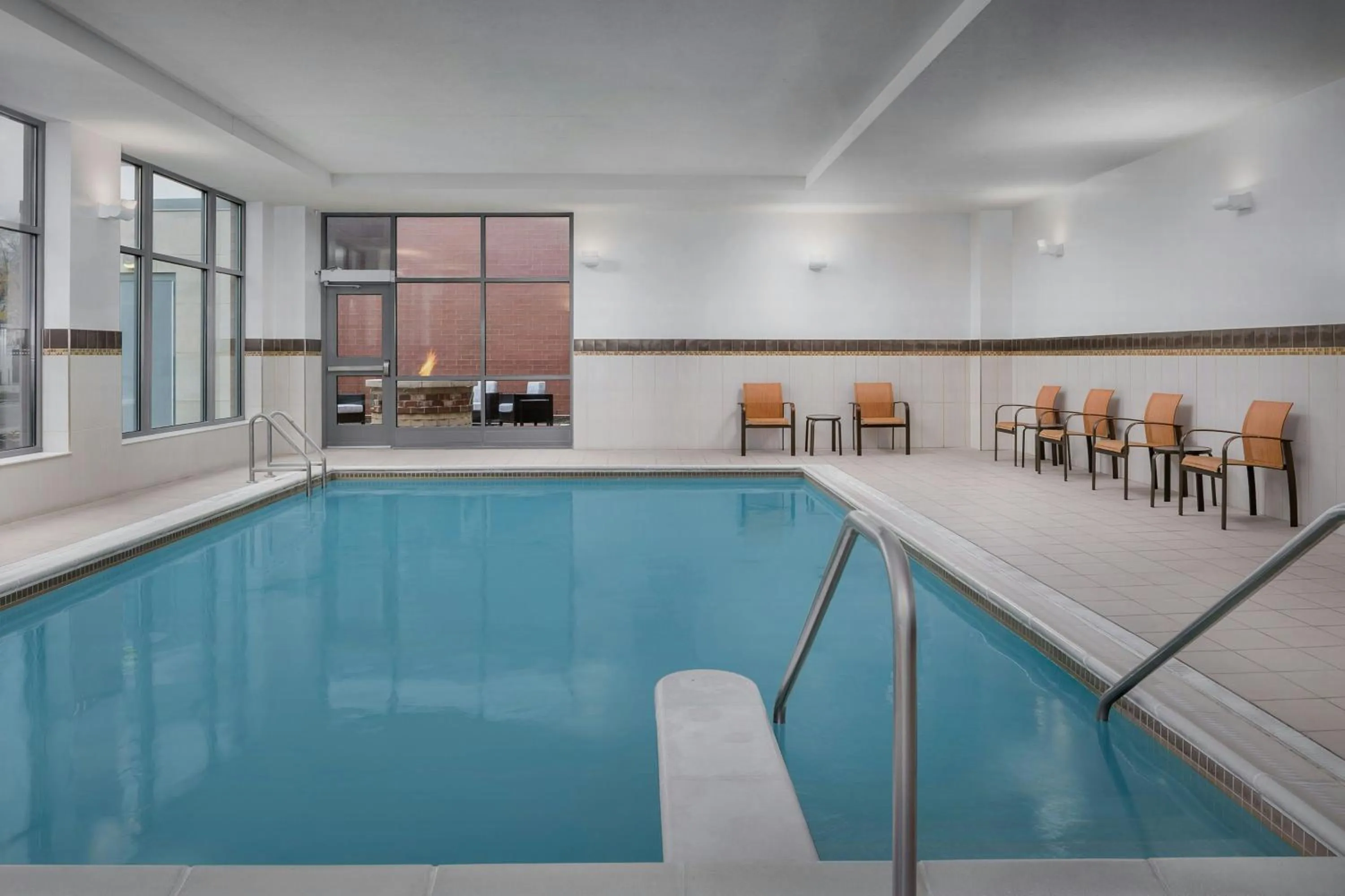 Swimming pool in Courtyard by Marriott Muncie at Horizon Convention Center