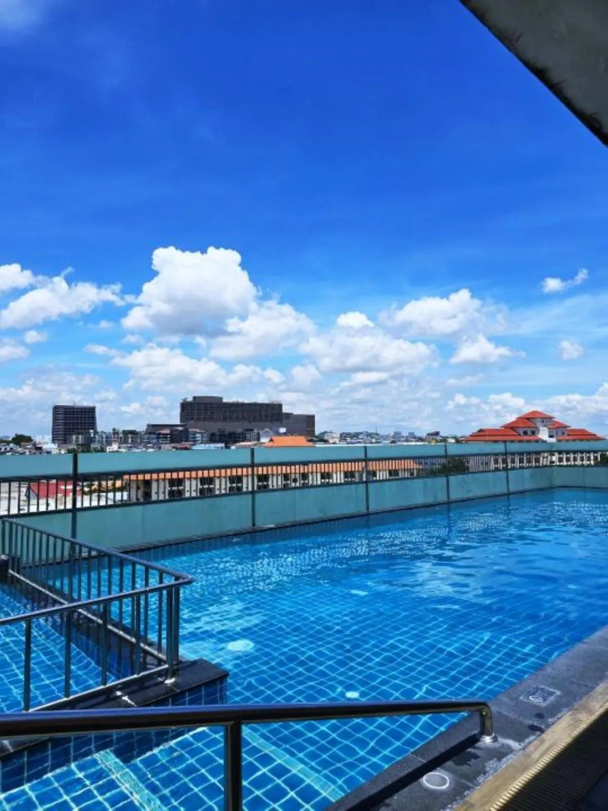 Swimming pool in Nova Express Pattaya Hotel