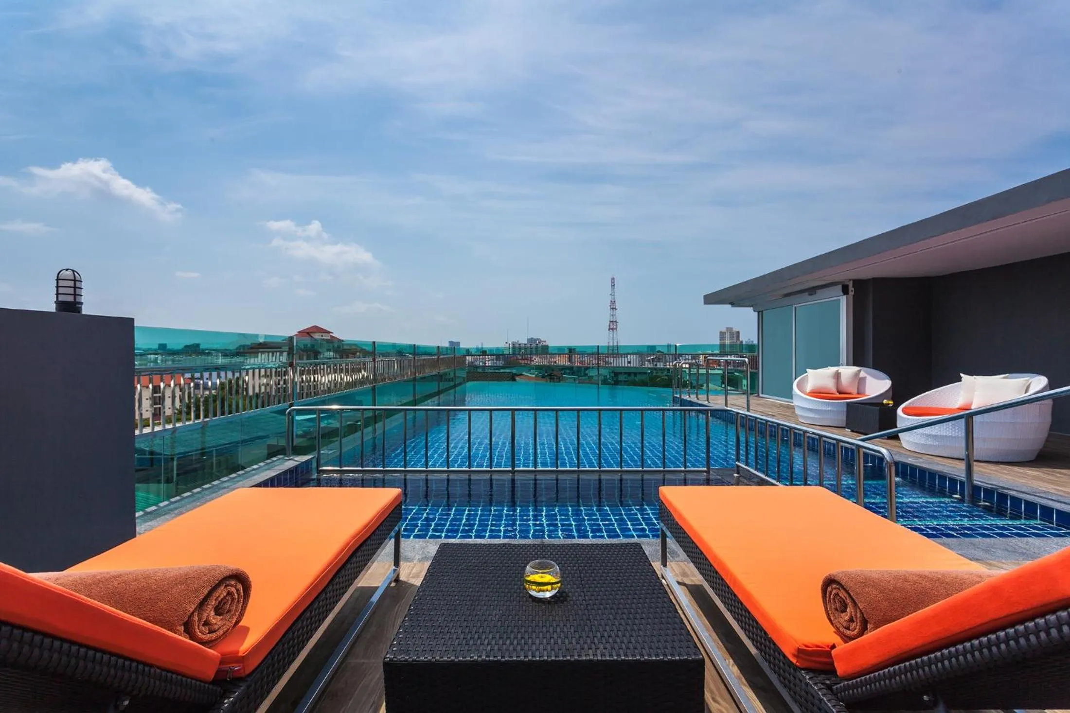 Swimming pool in Nova Express Pattaya Hotel
