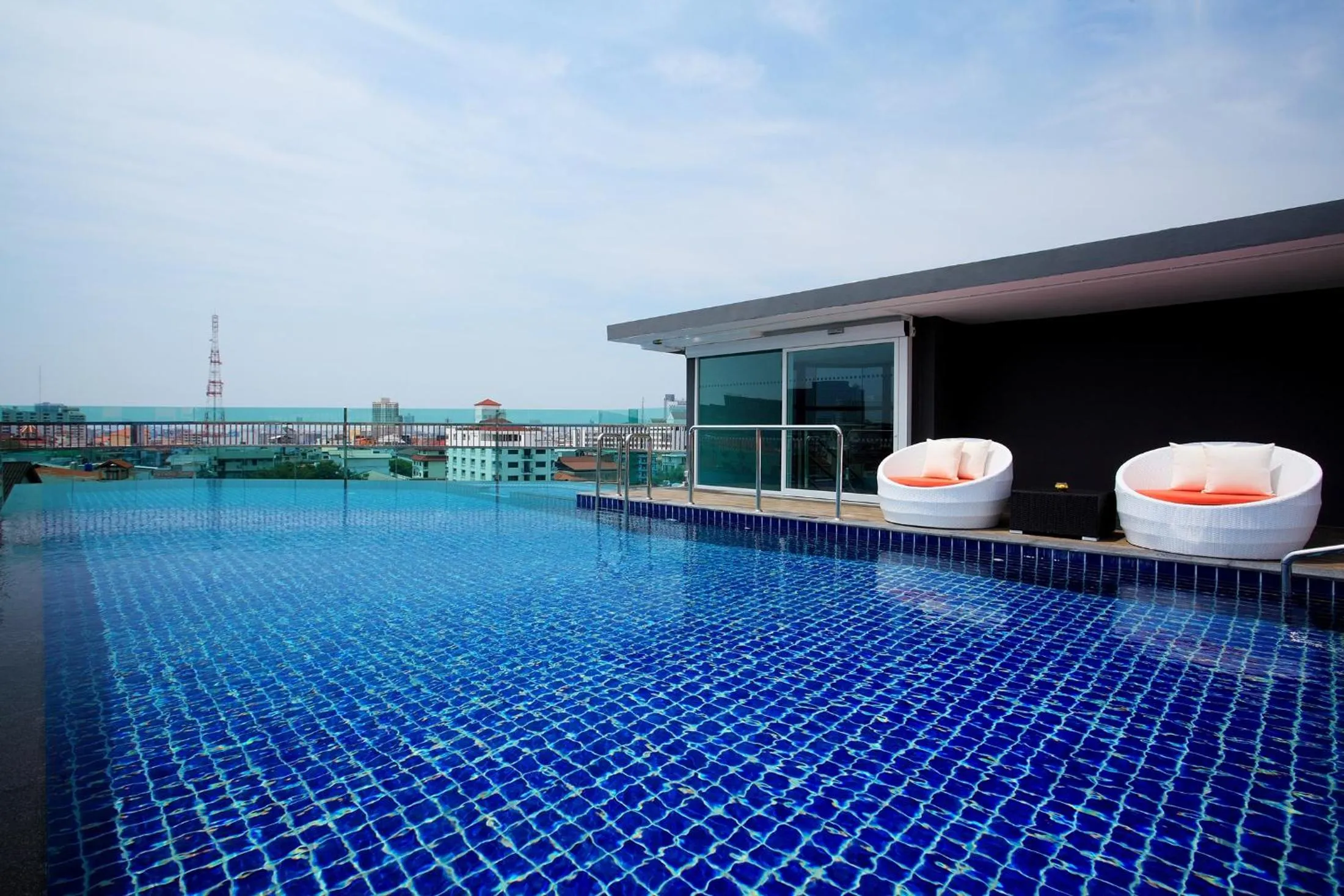 Property building in Nova Express Pattaya Hotel