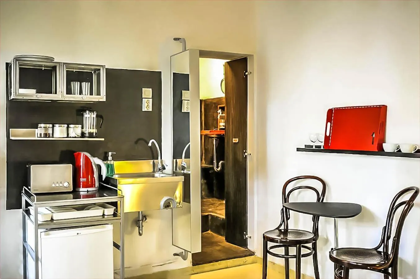 Shower in Athens Green Apartments