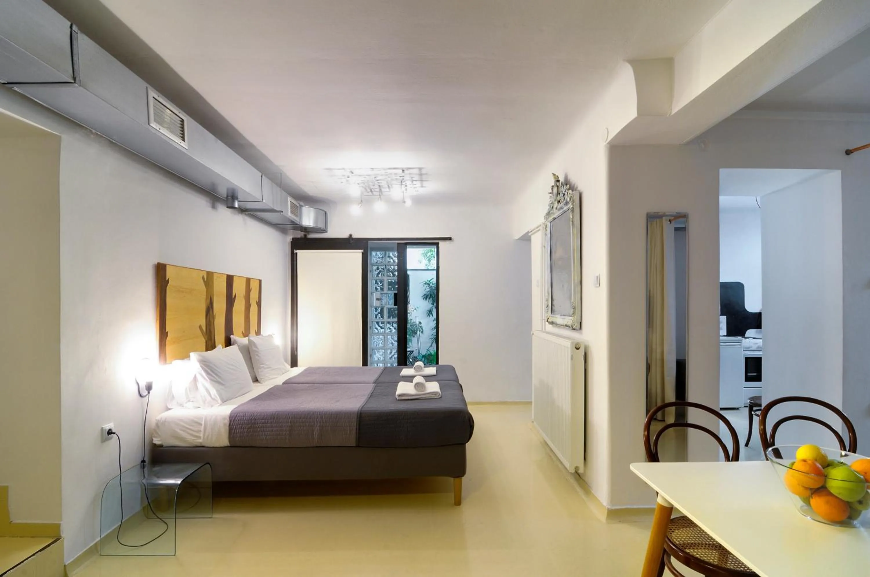 Photo of the whole room, Bed in Athens Green Apartments