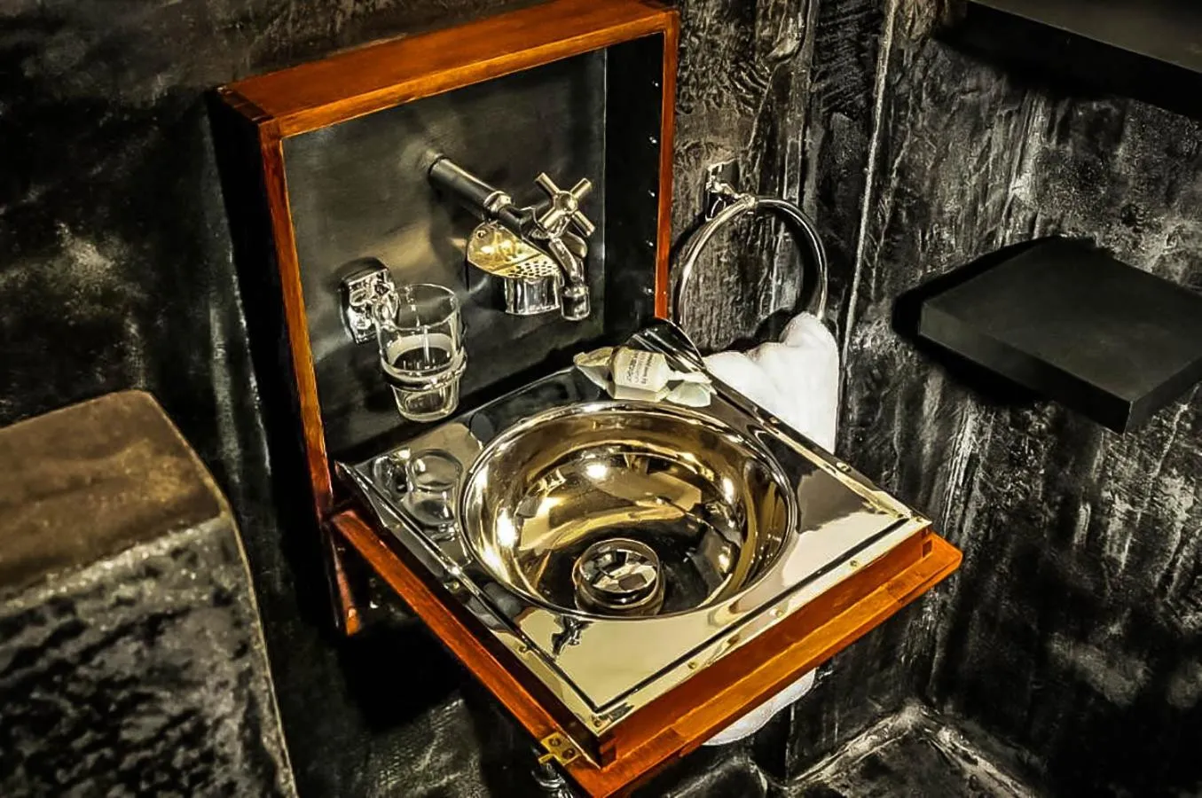 Shower in Athens Green Apartments