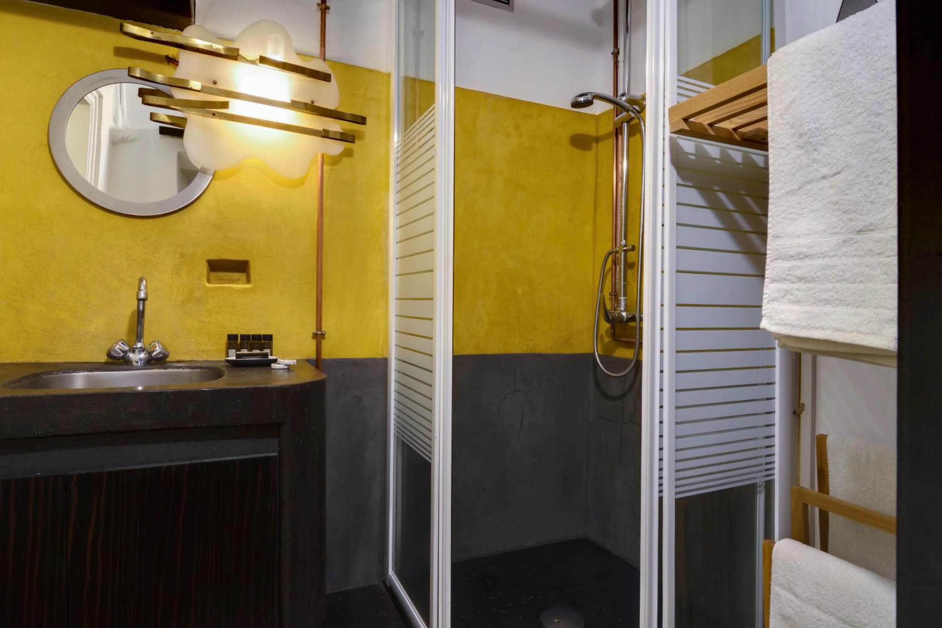 Bathroom in Athens Green Apartments